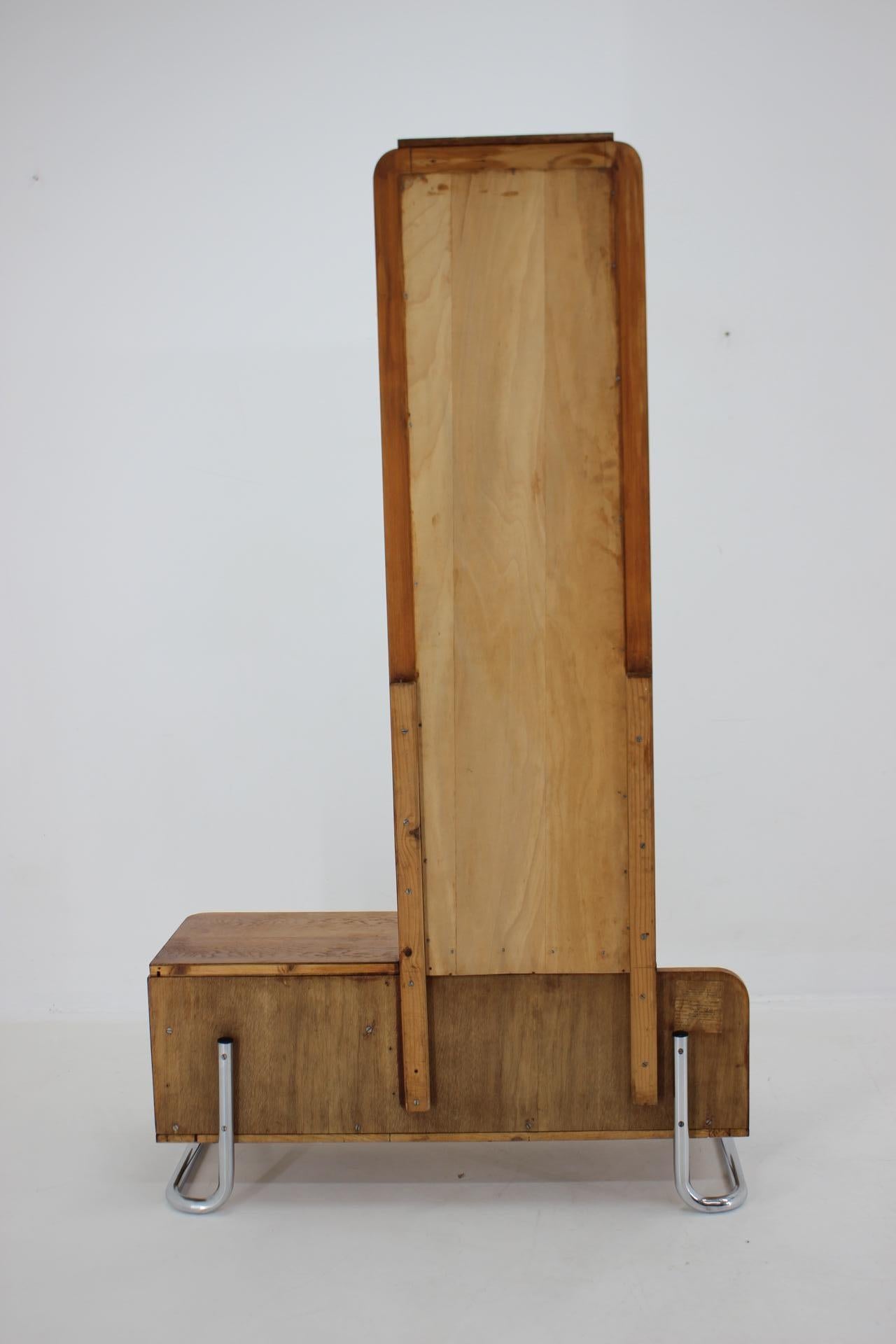 Armadio con specchio Bauhaus in Oak del 1950, Cecoslovacchia in vendita 1