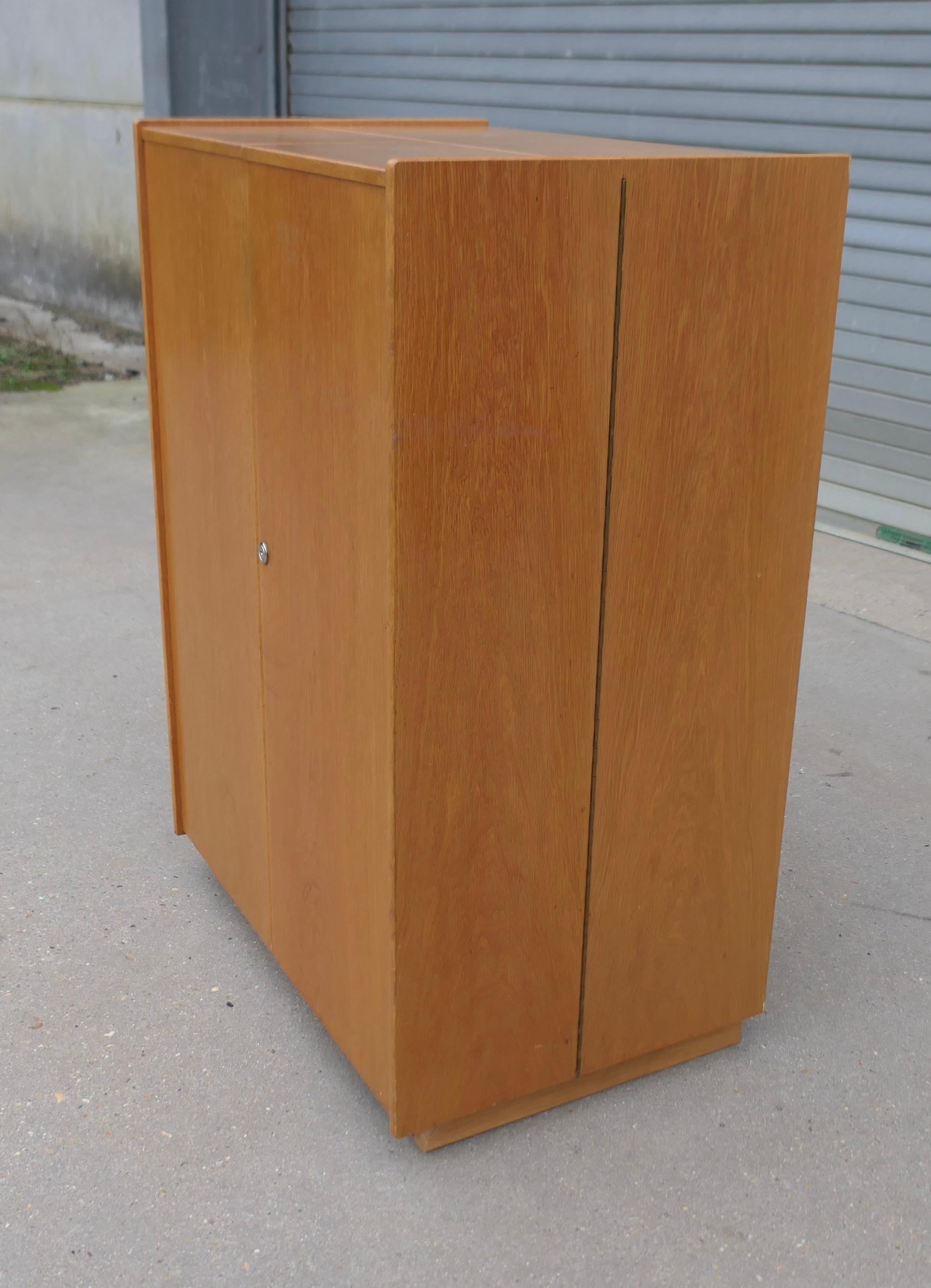 Mid-Century Modern Armoire en chêne des années 1950, bureau complet en vente