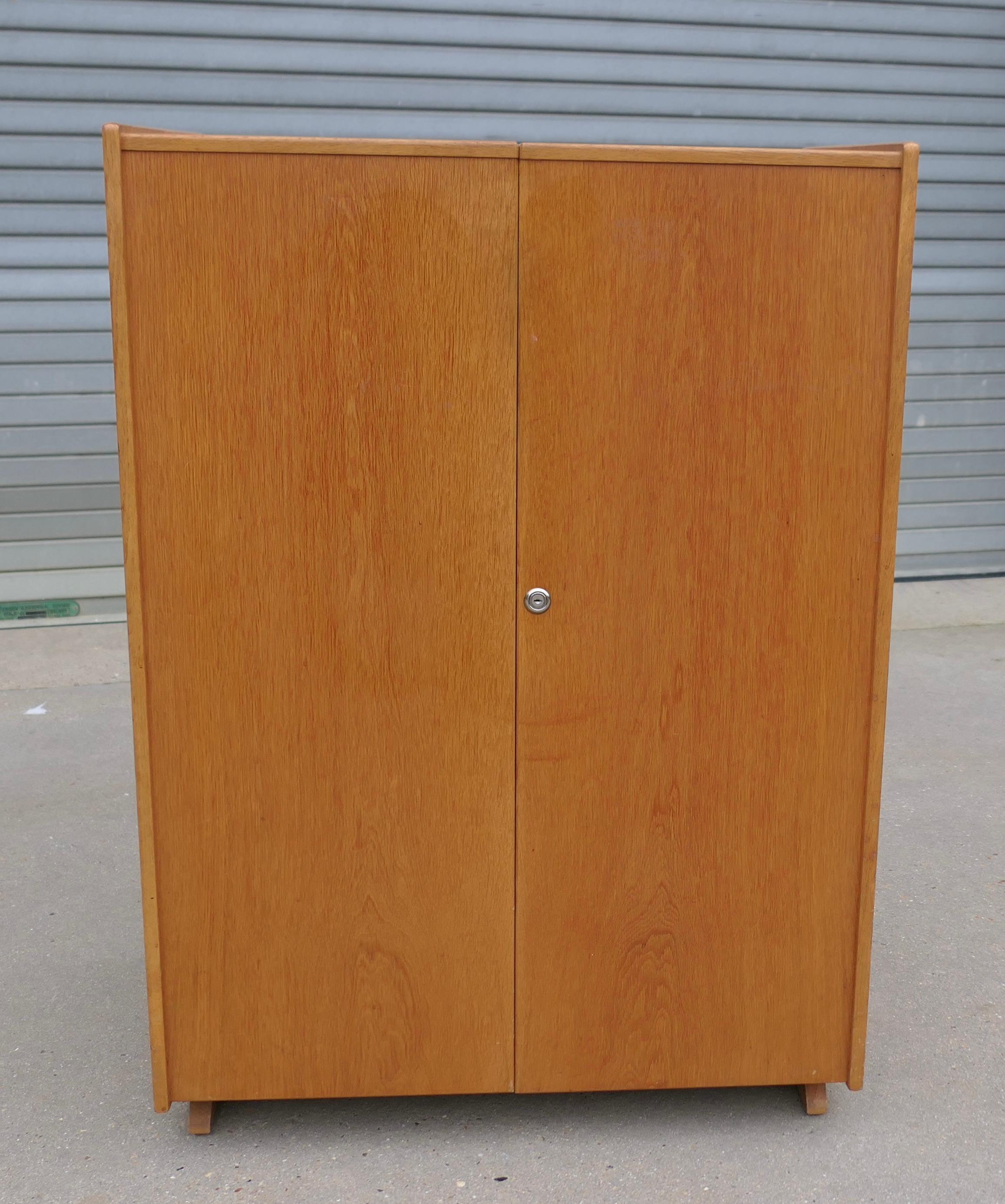 Armoire en chêne des années 1950, bureau complet Bon état - En vente à Godshill, Isle of Wight