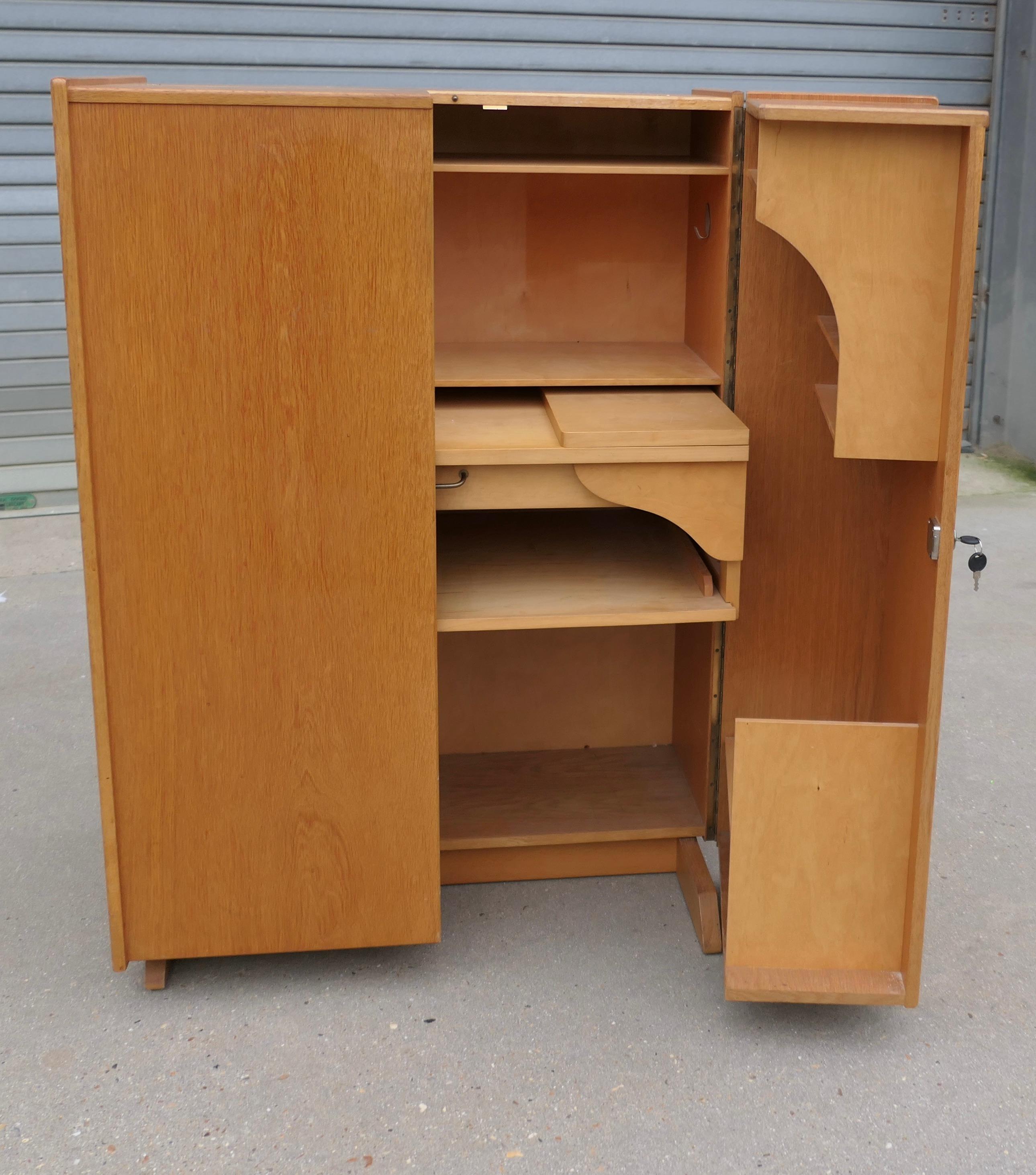 Milieu du XXe siècle Armoire en chêne des années 1950, bureau complet en vente