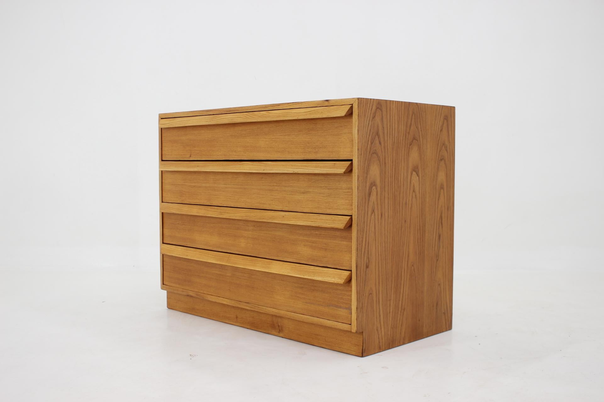 Mid-20th Century 1950s Oak Chest of Drawers, Czechoslovakia