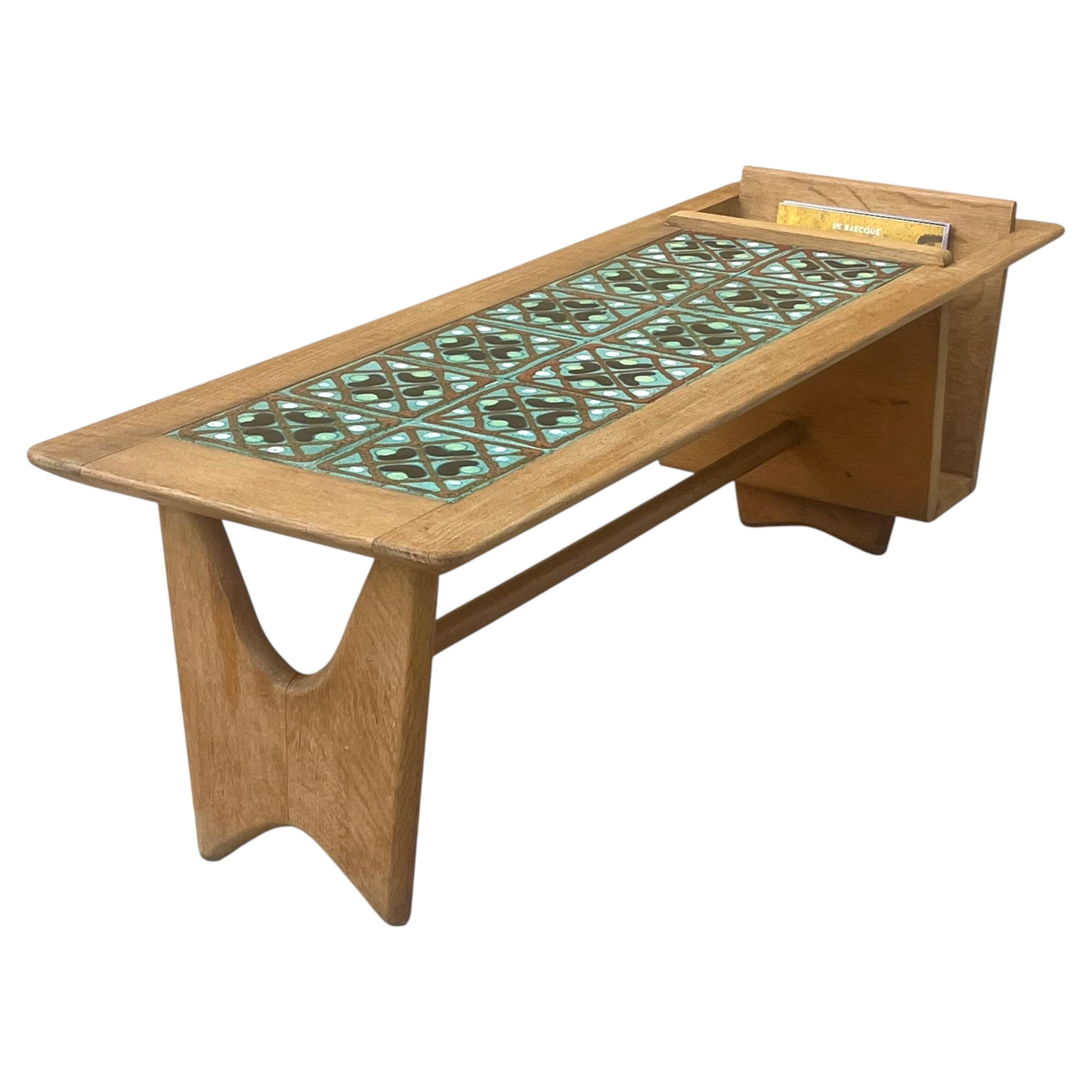 Table basse en Oak des années 1950 avec porte-revues et carreaux de céramique, France