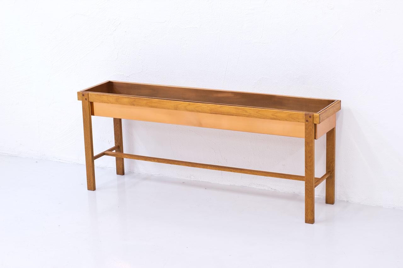 Long flower table, from unknown maker and designer. 
Most likely made in Sweden during the 1960s.
Solid oak base with copper box.
Nice joinery details.