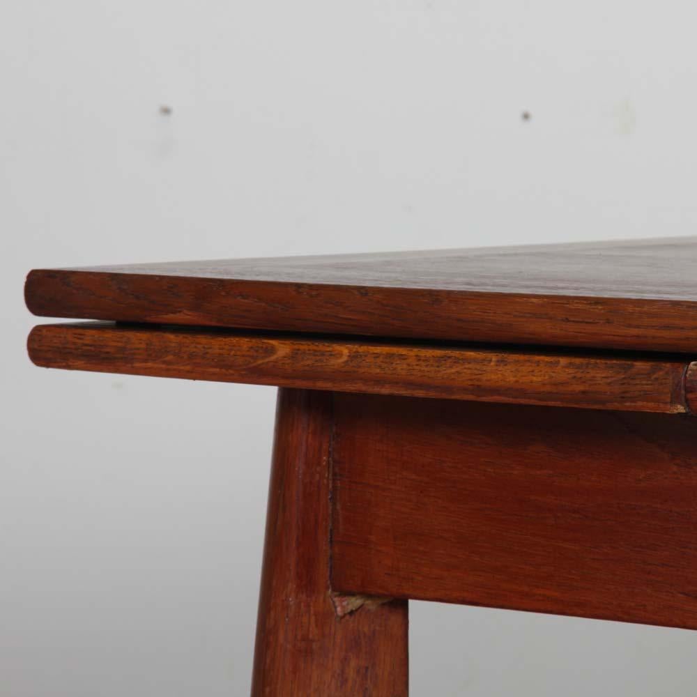 Oak 1950s oak extensible dining table For Sale