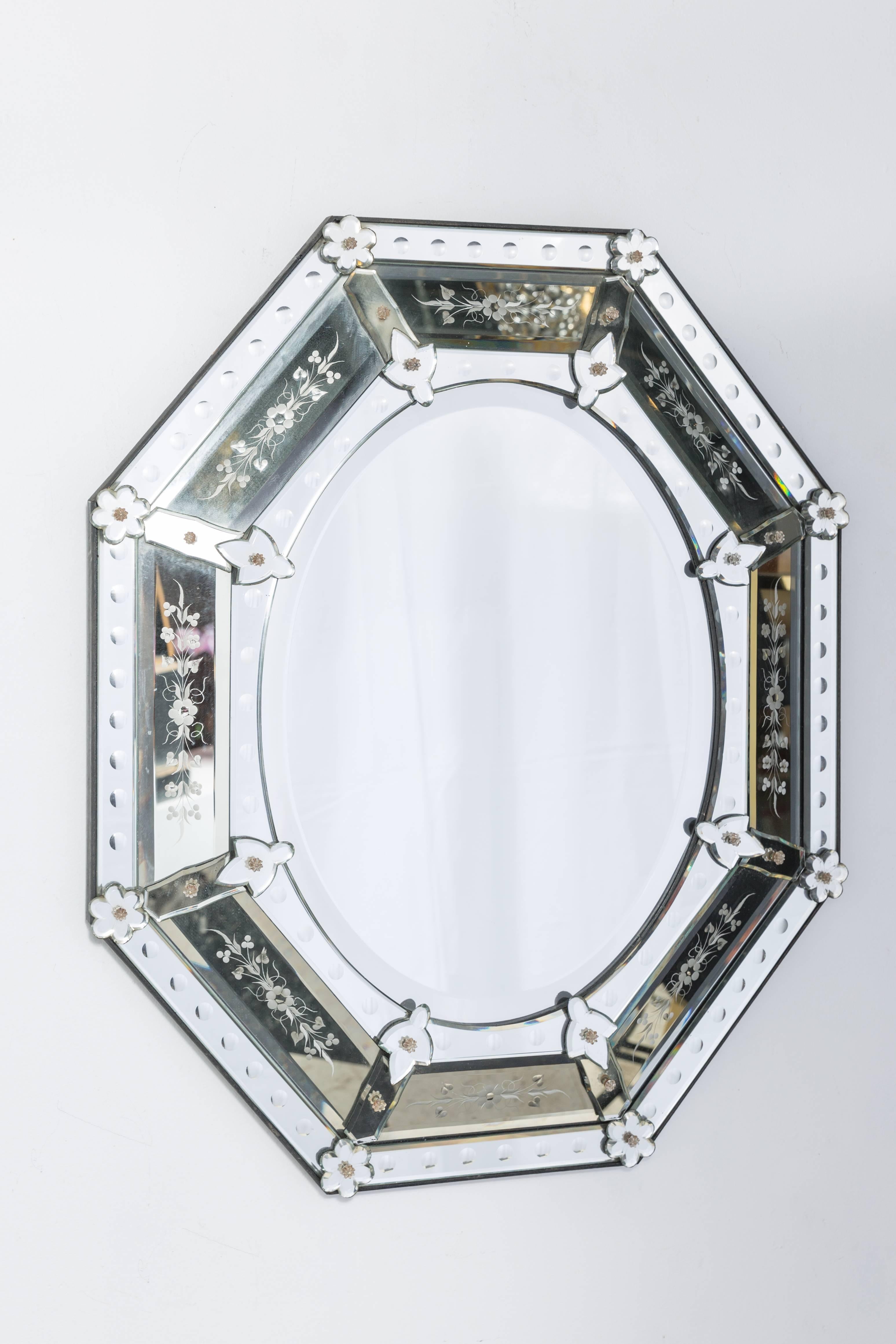 1950s Octagonal Venetian Mirror In Good Condition In Tarrytown, NY