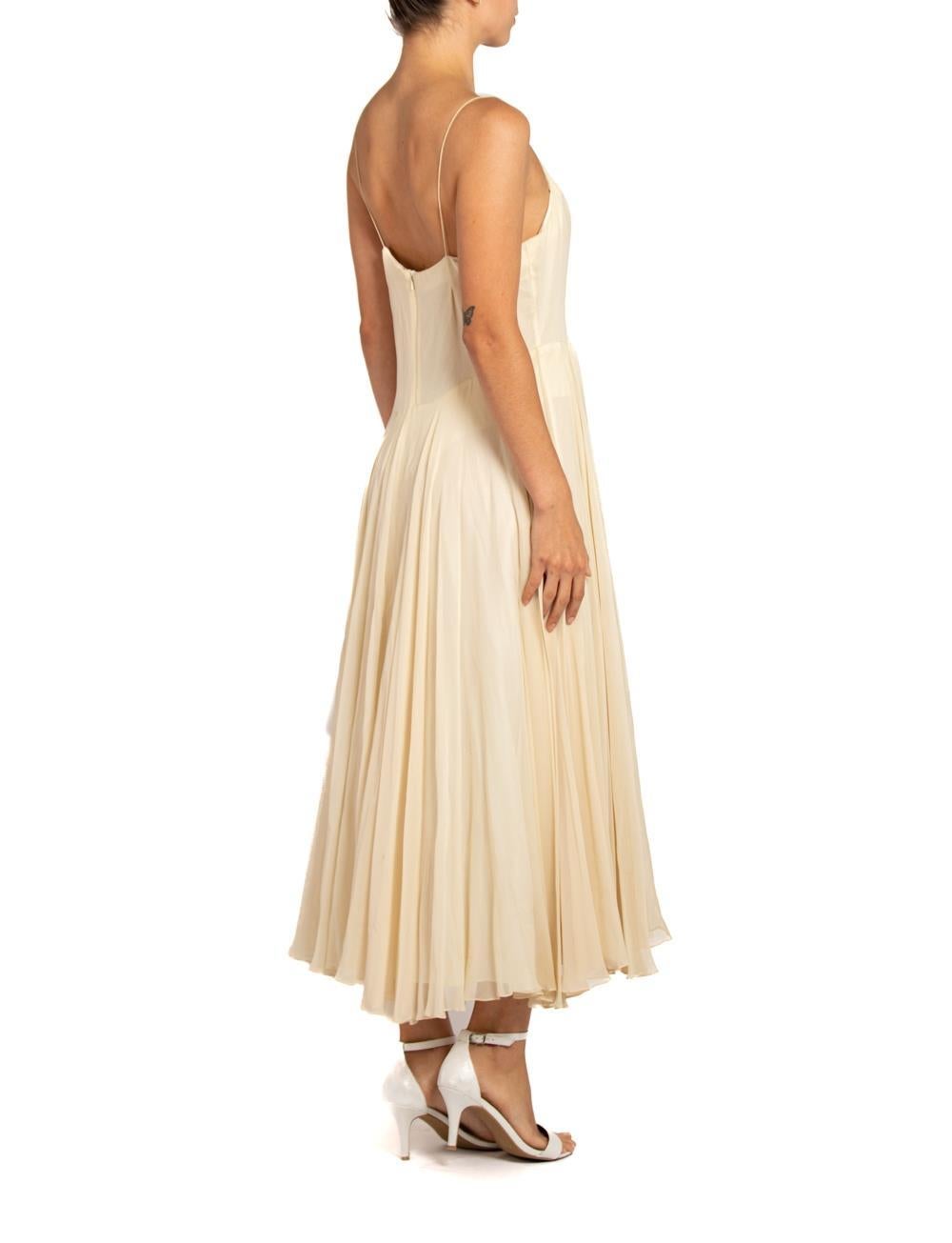 1950S Off White Seide Chiffon Minimal Kleid im Angebot 1