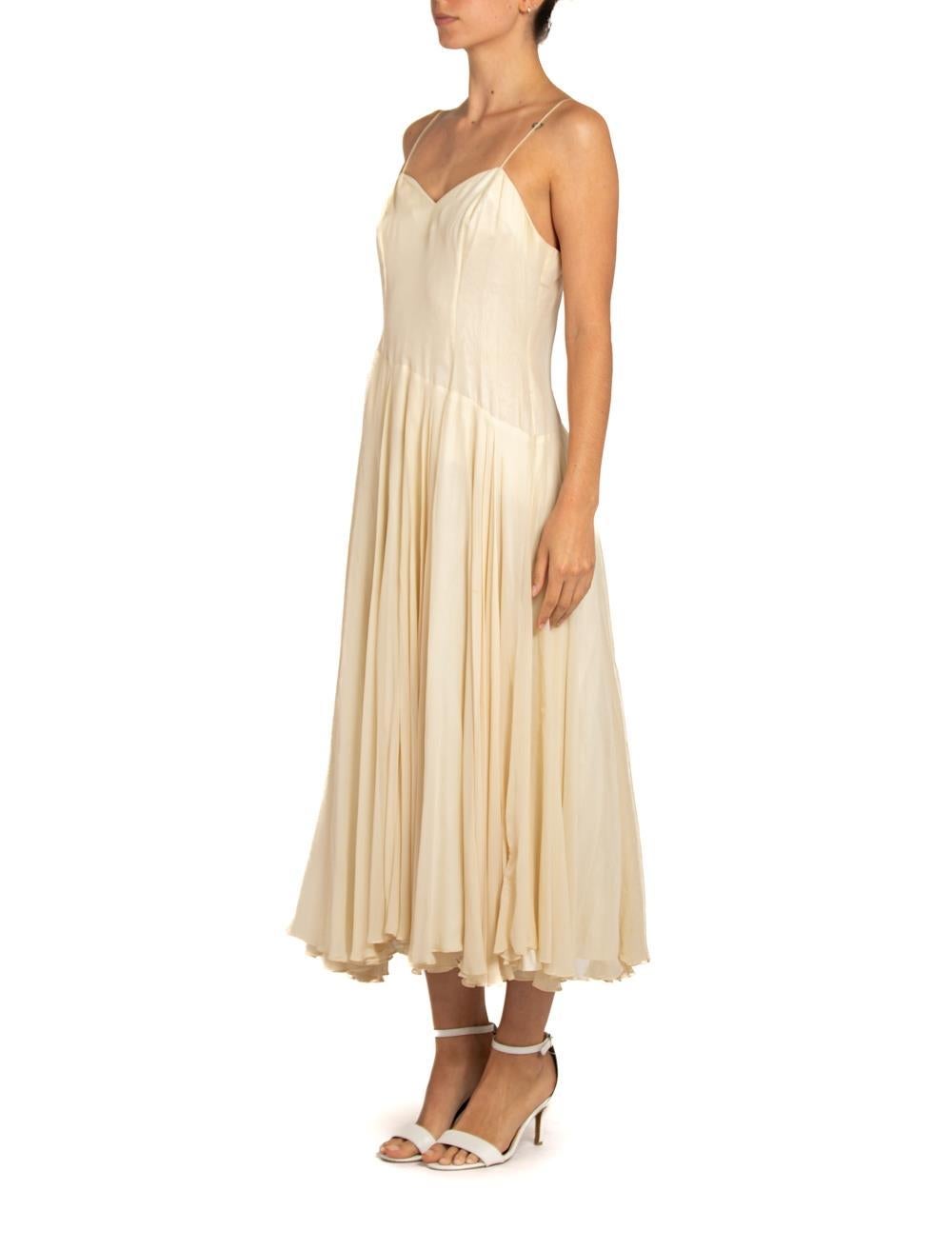 1950S Off White Seide Chiffon Minimal Kleid im Angebot 2
