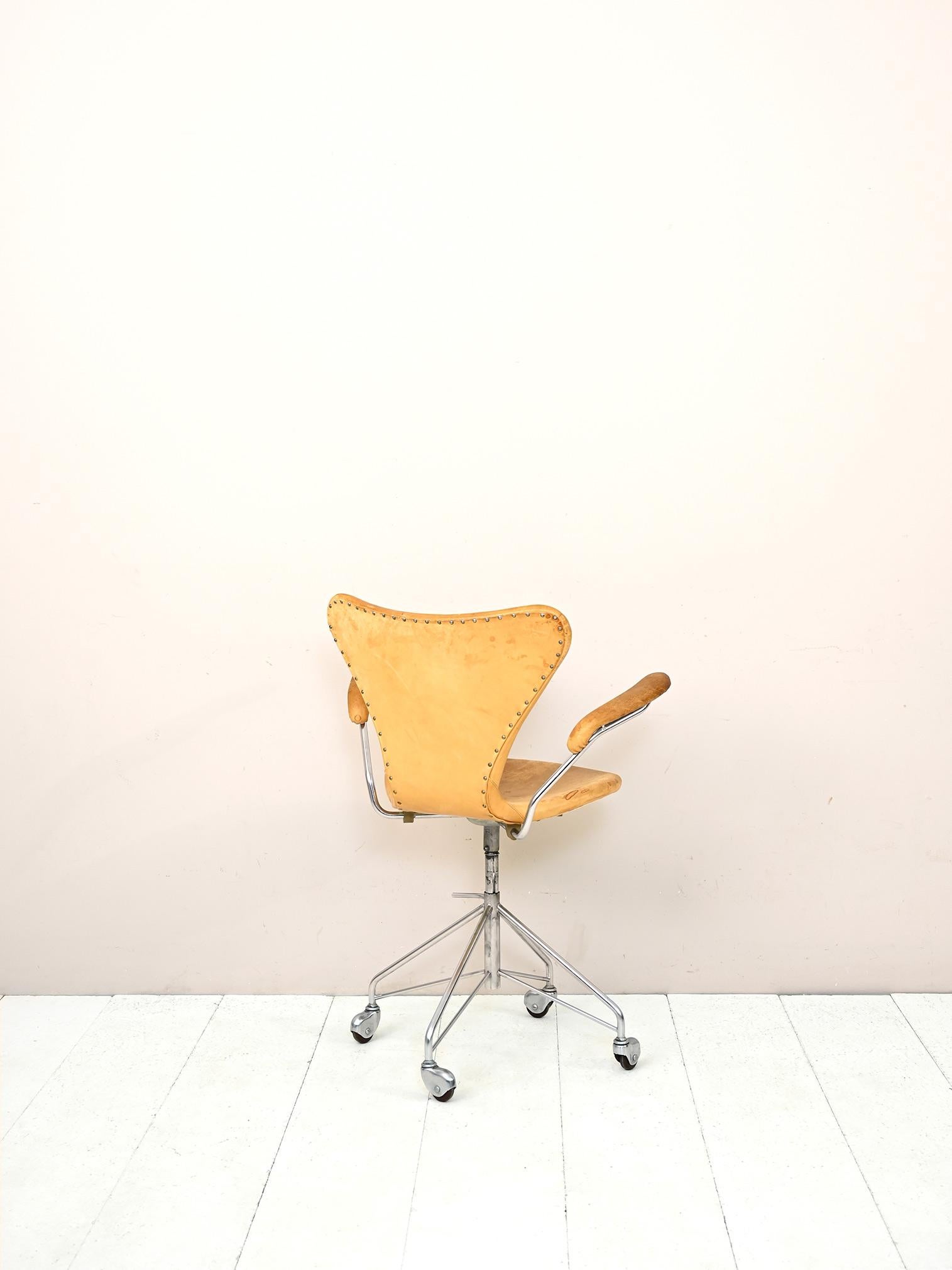 Danish 1950s Office Chair Model 3217 by Arne Jacobsen
