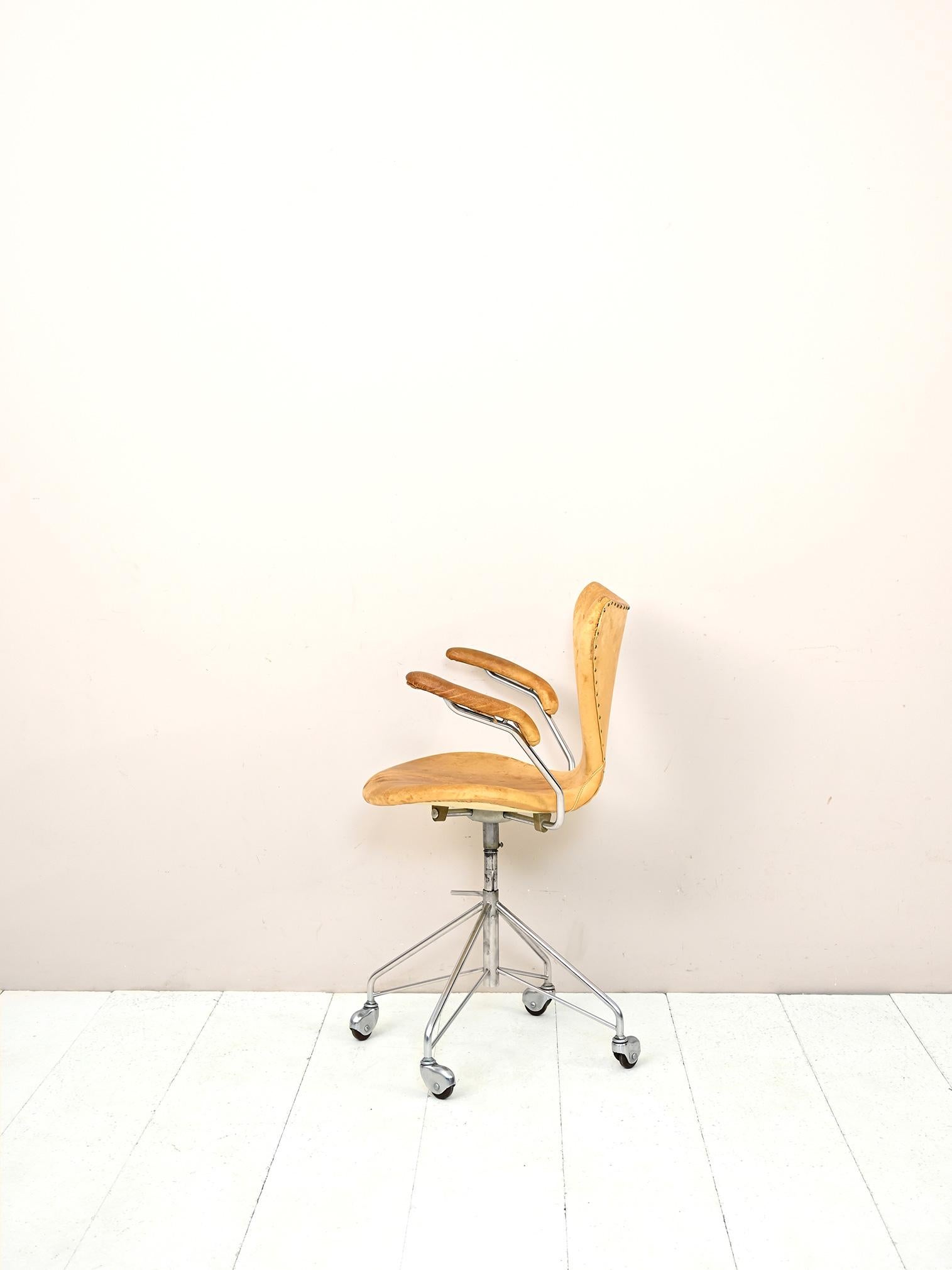 1950s Office Chair Model 3217 by Arne Jacobsen In Good Condition In Brescia, IT