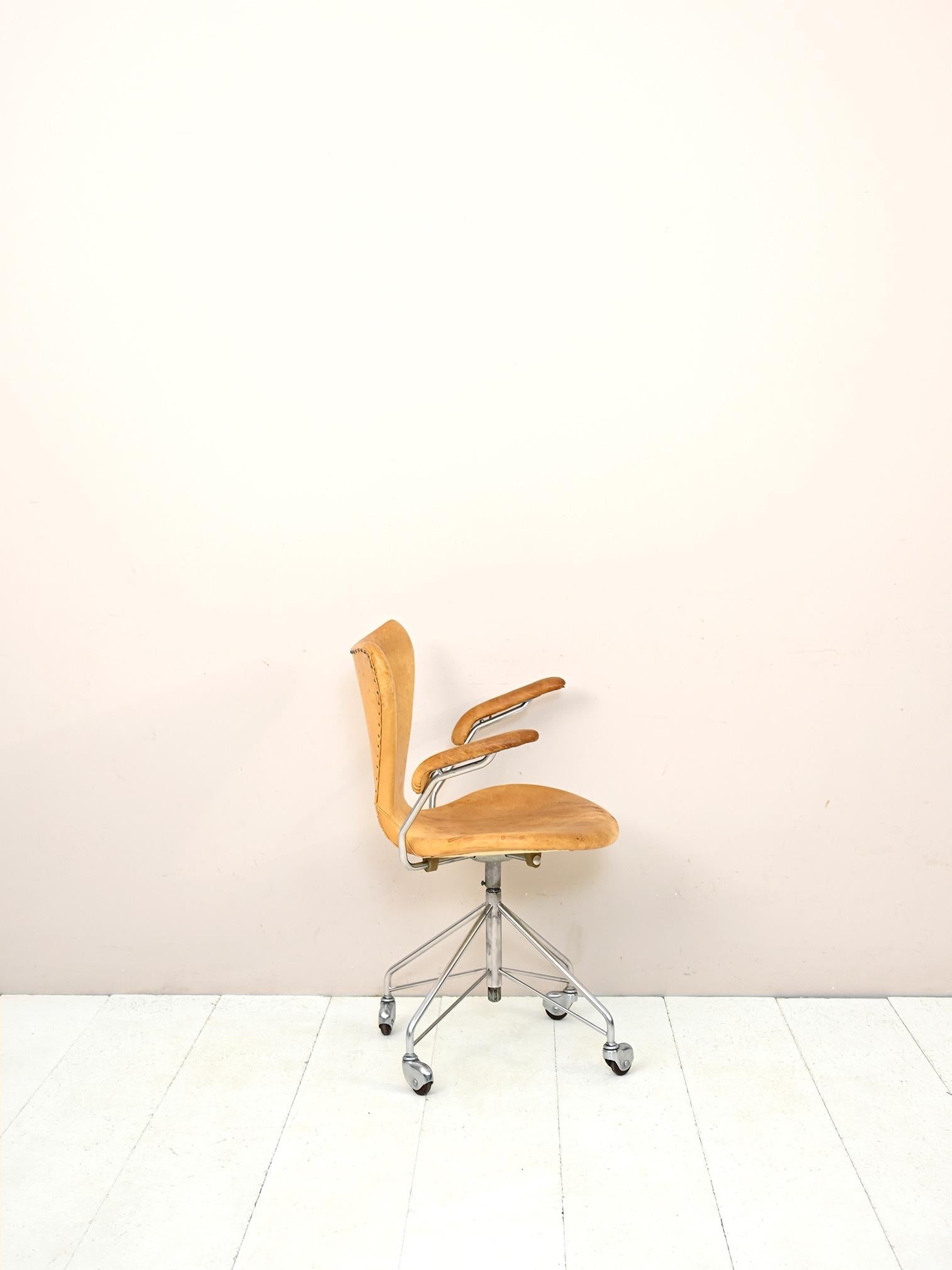 Mid-20th Century 1950s Office Chair Model 3217 by Arne Jacobsen