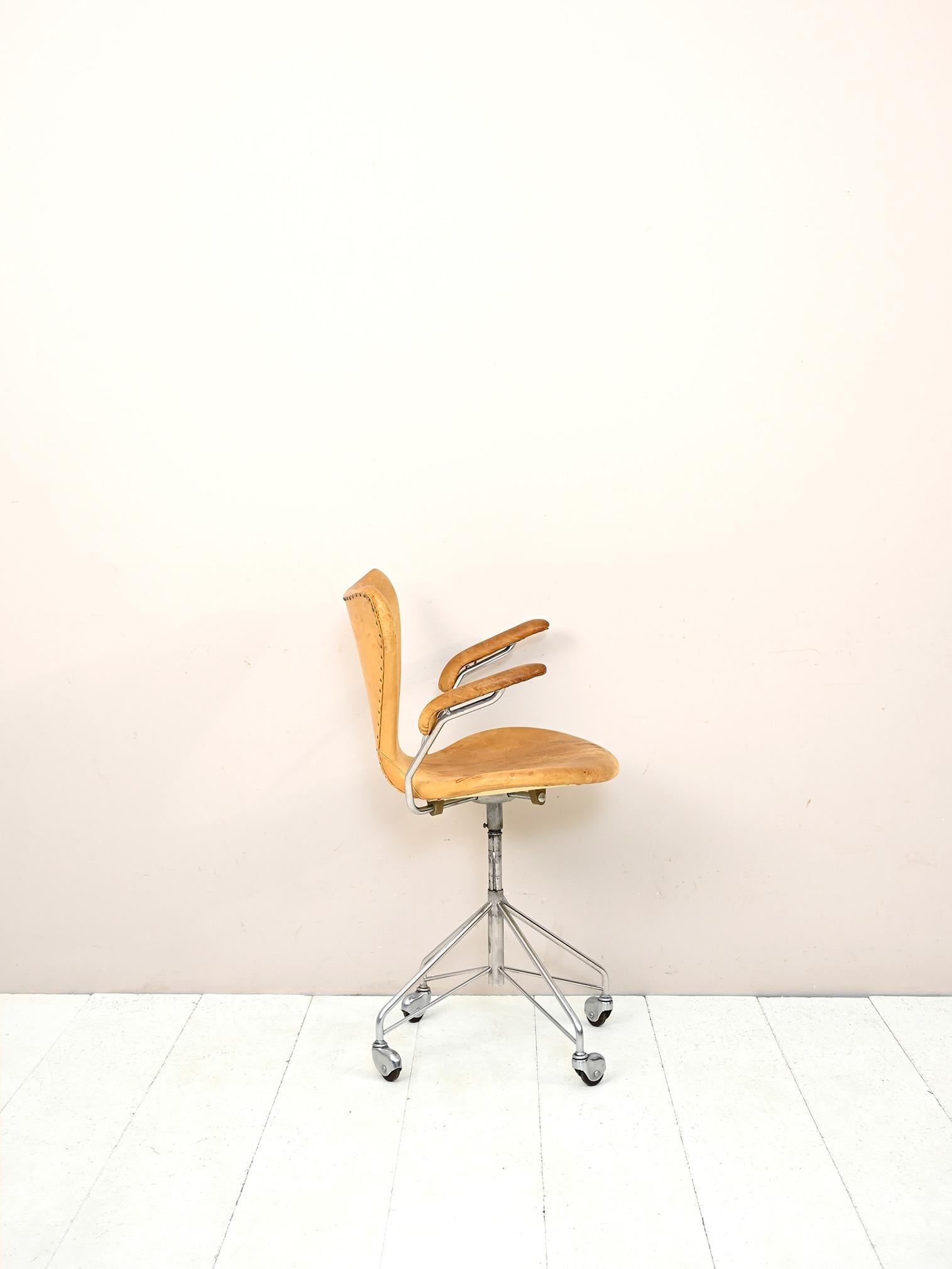 Leather 1950s Office Chair Model 3217 by Arne Jacobsen