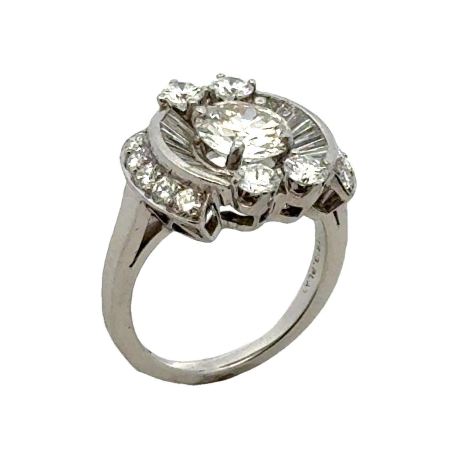 Anillo de cóctel de platino con diamantes talla europea antigua de los años 50 en Excelente estado para la venta en Boca Raton, FL