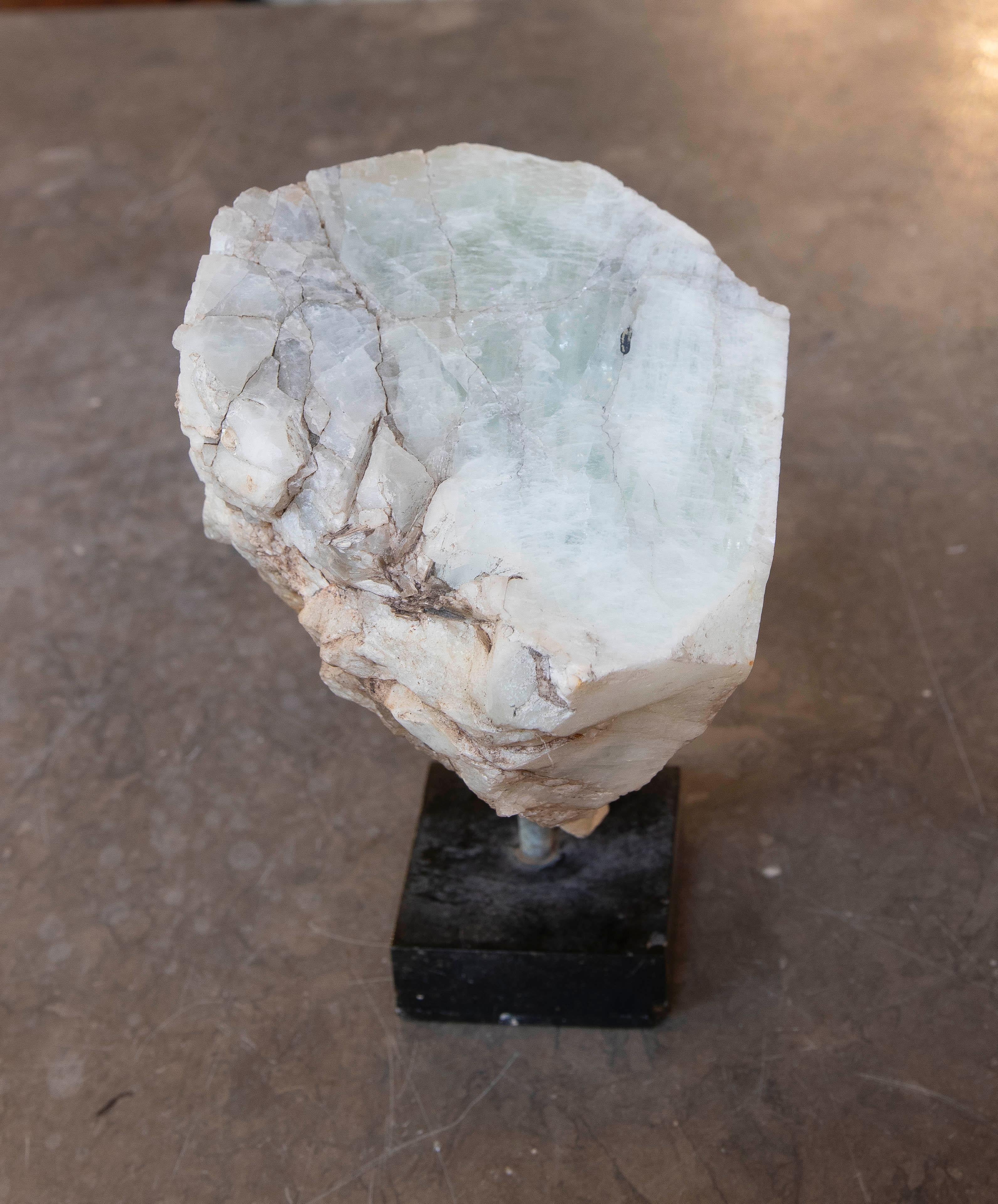Scultura in onice del 1950 con venature verdastre su base in Wood in vendita 5