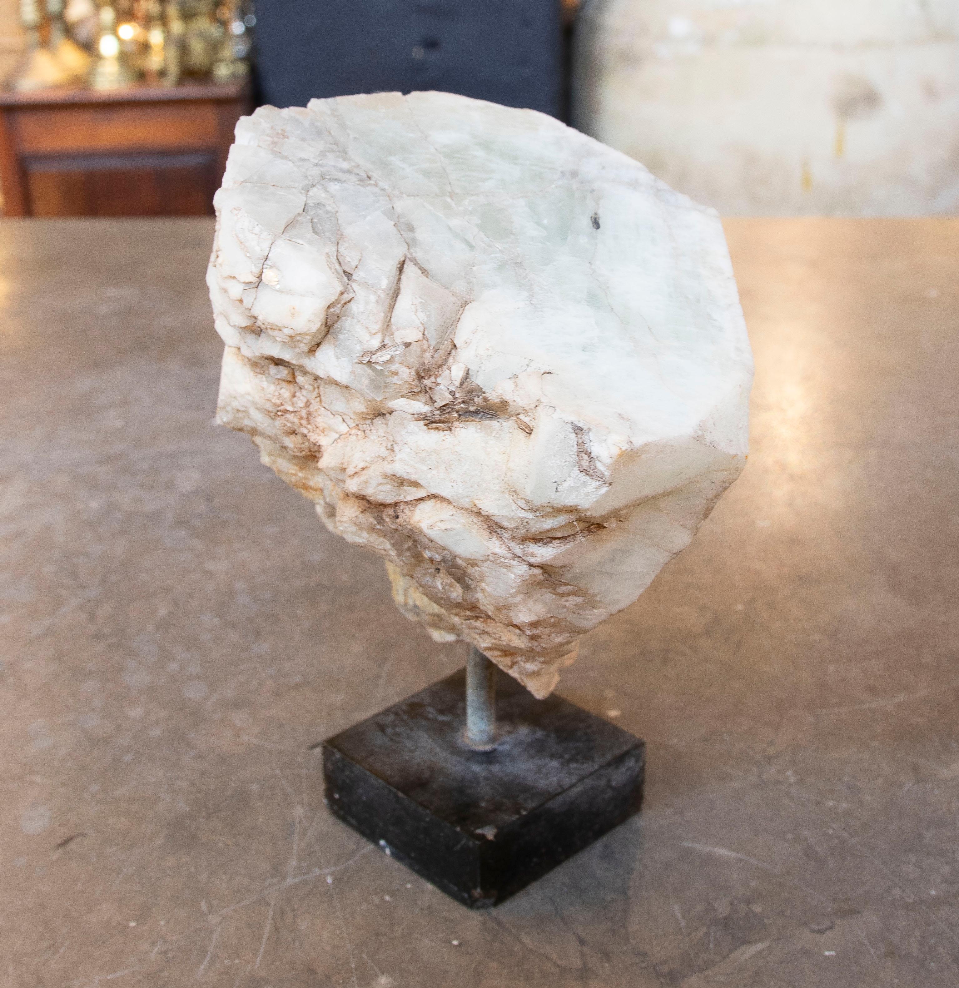 Scultura in onice del 1950 con venature verdastre su base in Wood In condizioni buone in vendita a Marbella, ES
