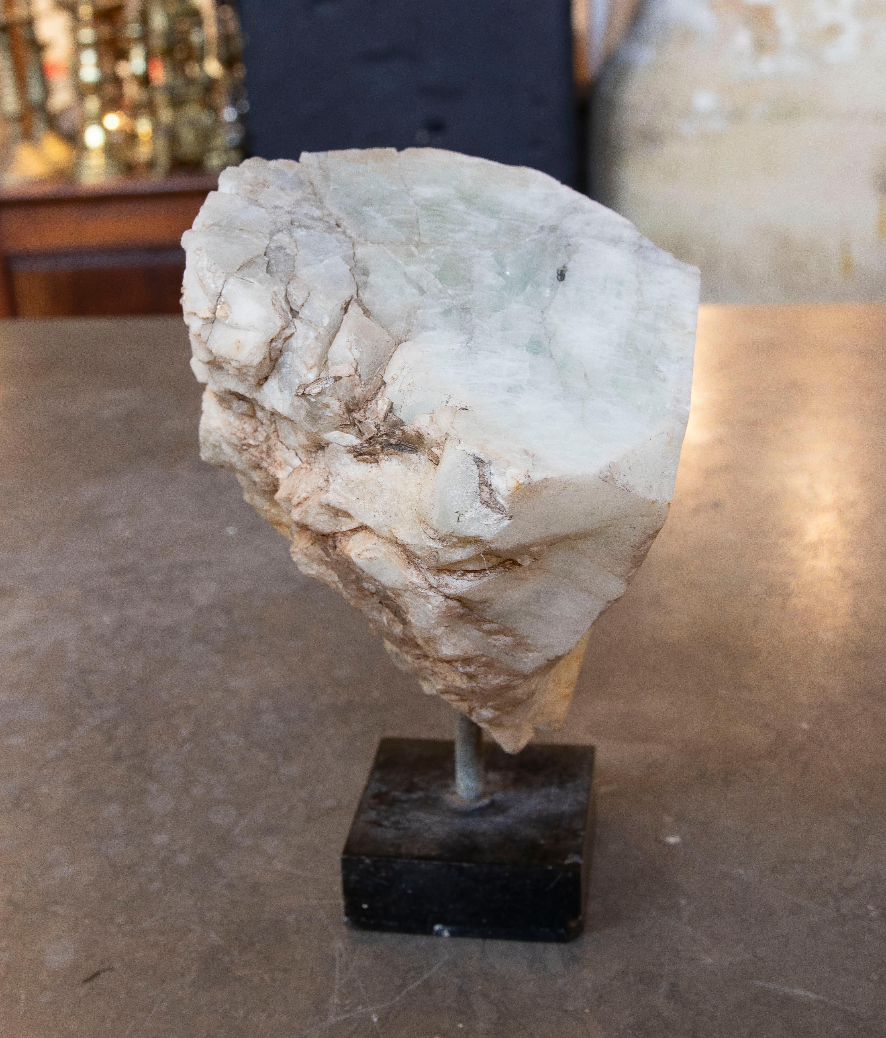Scultura in onice del 1950 con venature verdastre su base in Wood in vendita 4