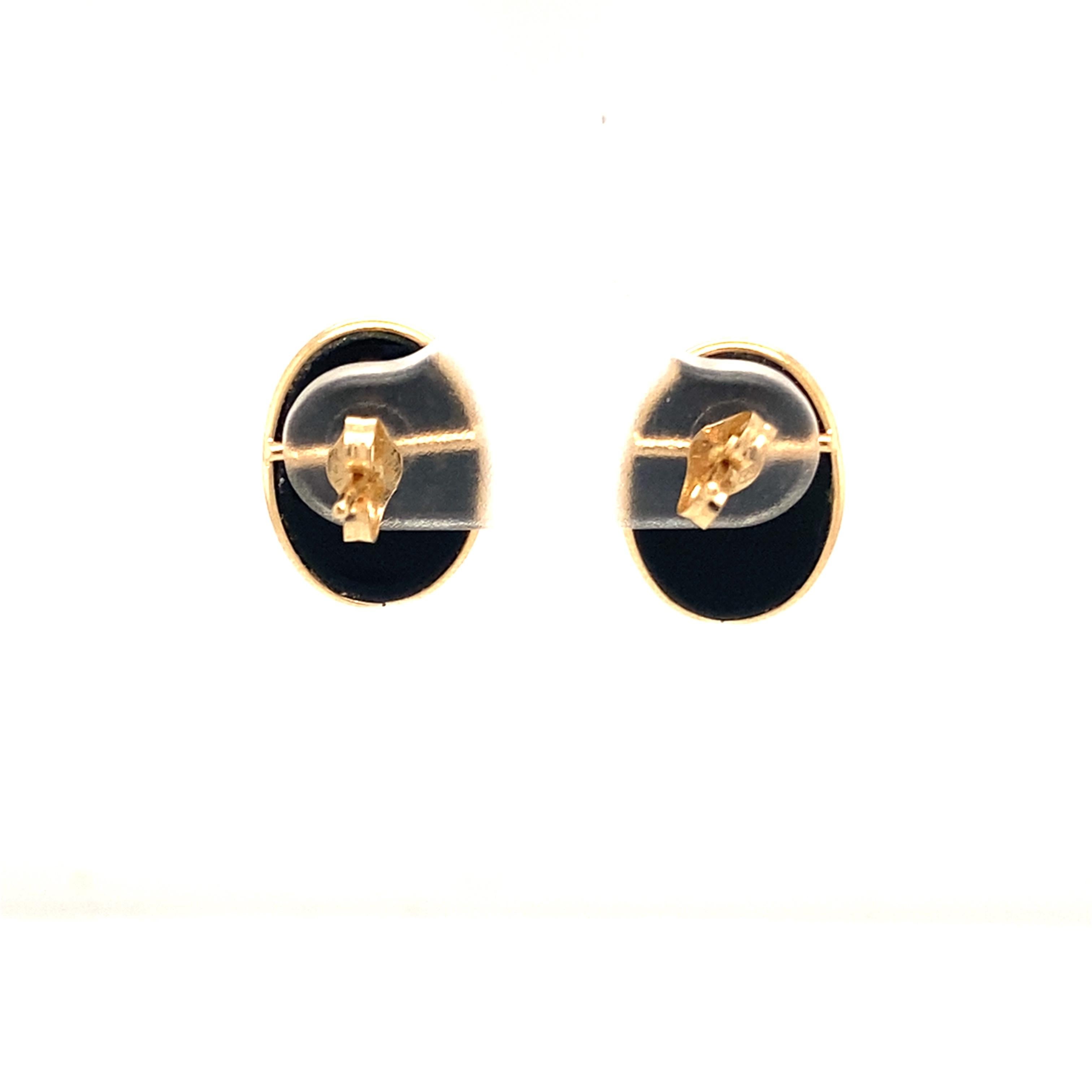 Cabochon 1950s Onyx Stud Earrings in 14 Karat Yellow Gold