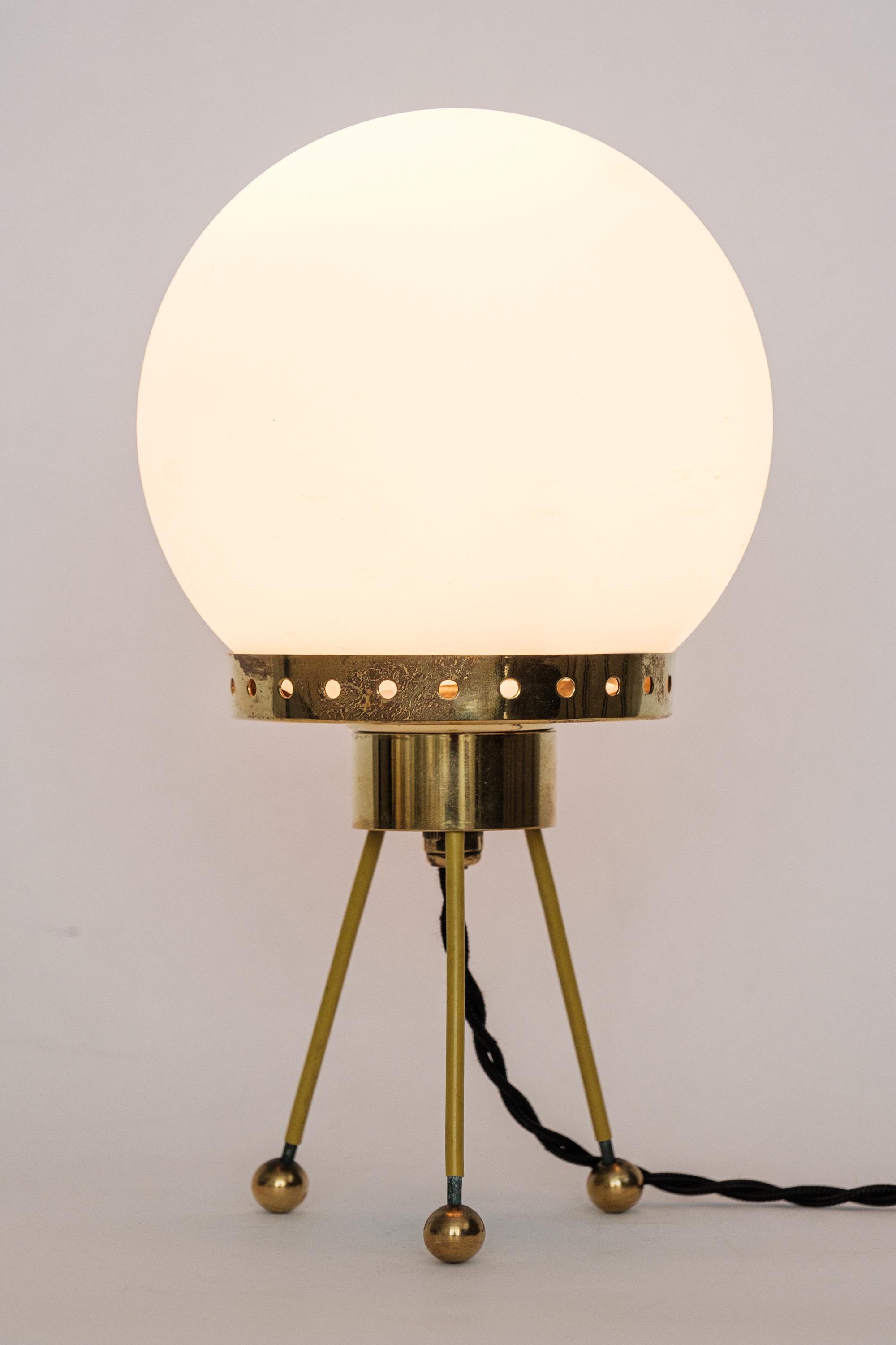 1950s Opaline Glass Sphere Tripod Table Lamp Attributed to Stilnovo For Sale 8