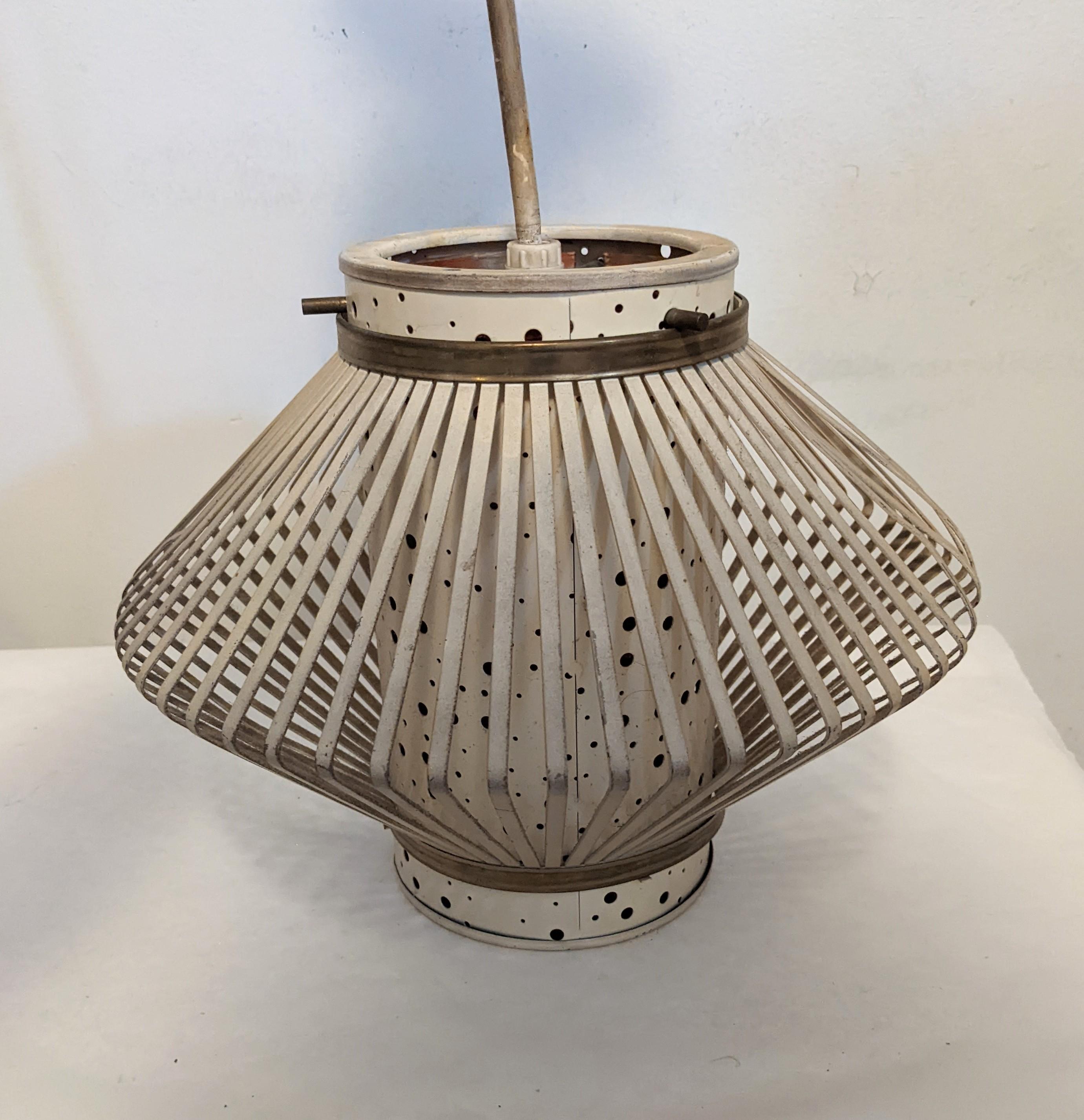 Émaillé Lampe à suspension à pois atomiques orange des années 1950 en vente