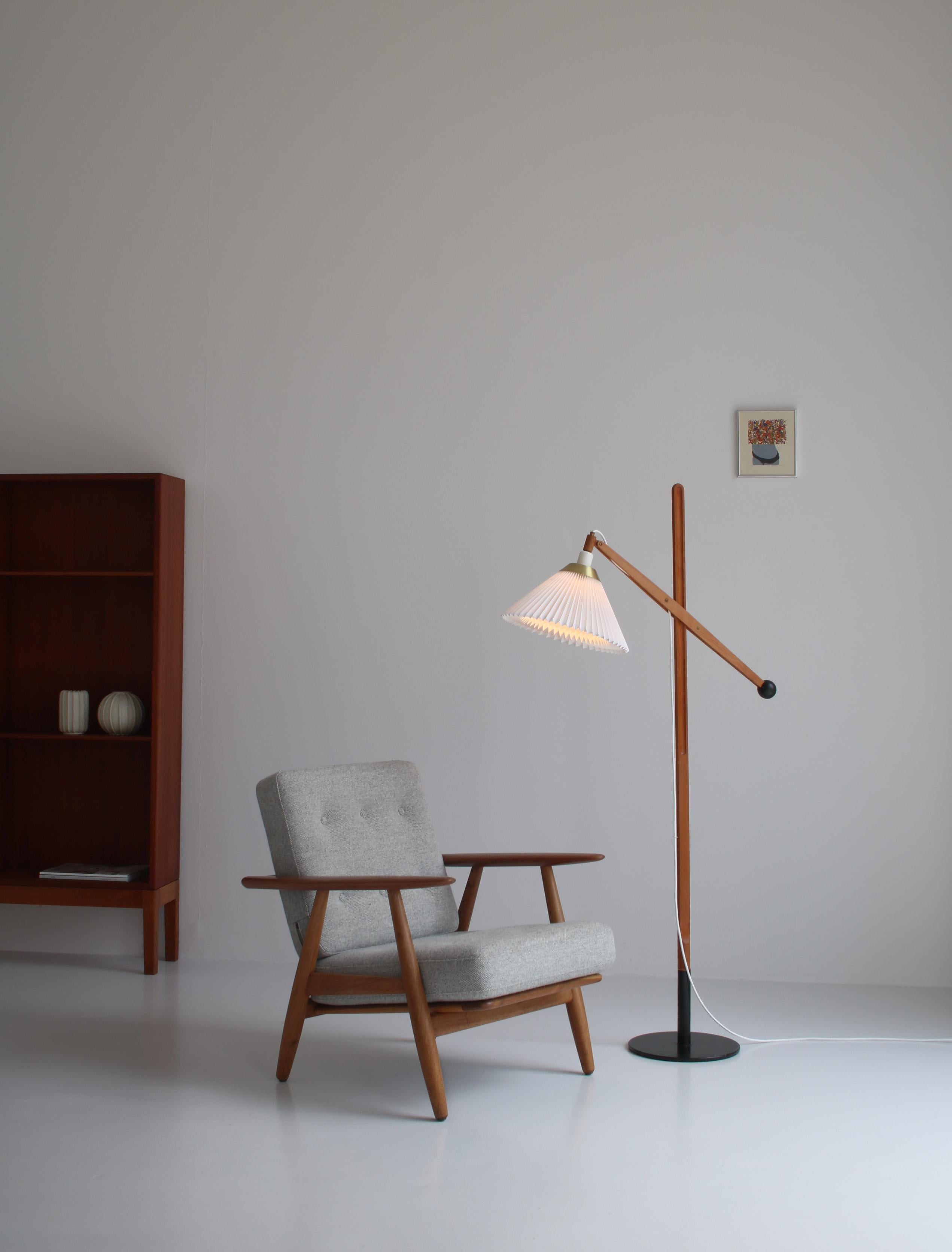 Danish Modern floor lamp by architect Vilhelm Wohlert designed in 1957 and manufactured at Le Klint, Denmark. The lamp is an early model made from solid Oregon Pine with an amazing grain structure. Adjustable in all directions. Beautiful brass
