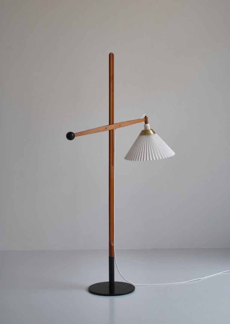 1950s Oregon Pine "Le Klint" Floor Lamp by Vilhelm Wohlert, Model 325 at  1stDibs