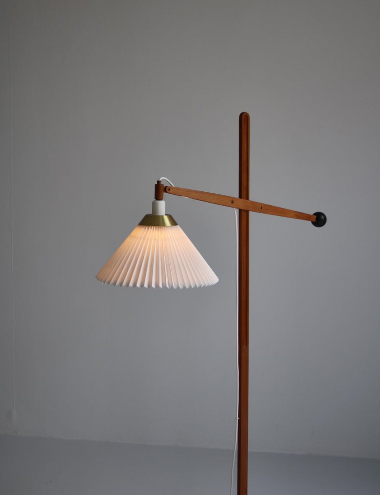1950s Oregon Pine Klint" Floor Lamp by Vilhelm Model 325 at 1stDibs