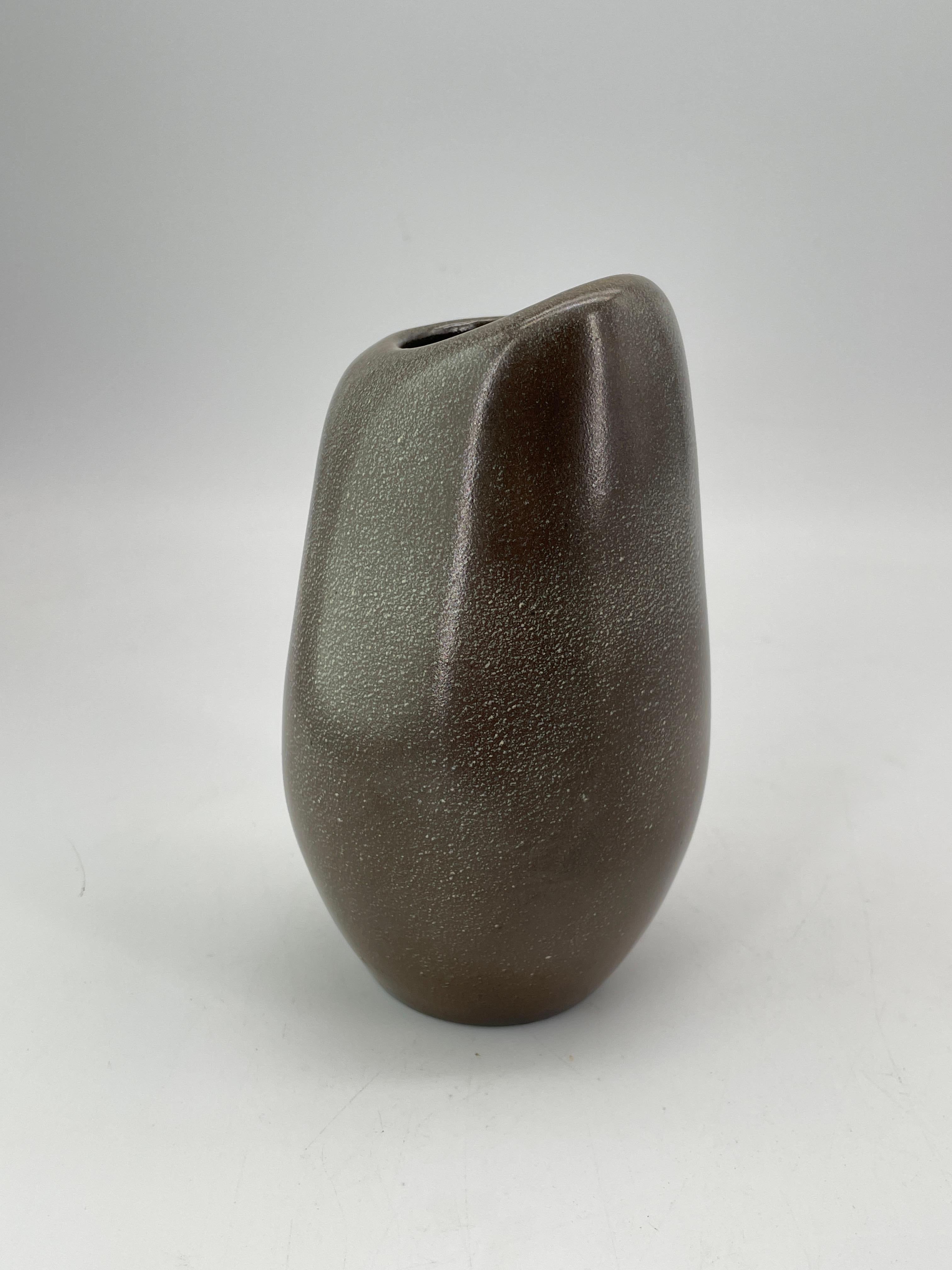 Mid-Century moderno Vaso dal design organico anni '50 di Minnie Negoro Donna giapponese Alfred Noguchi Jouve in vendita