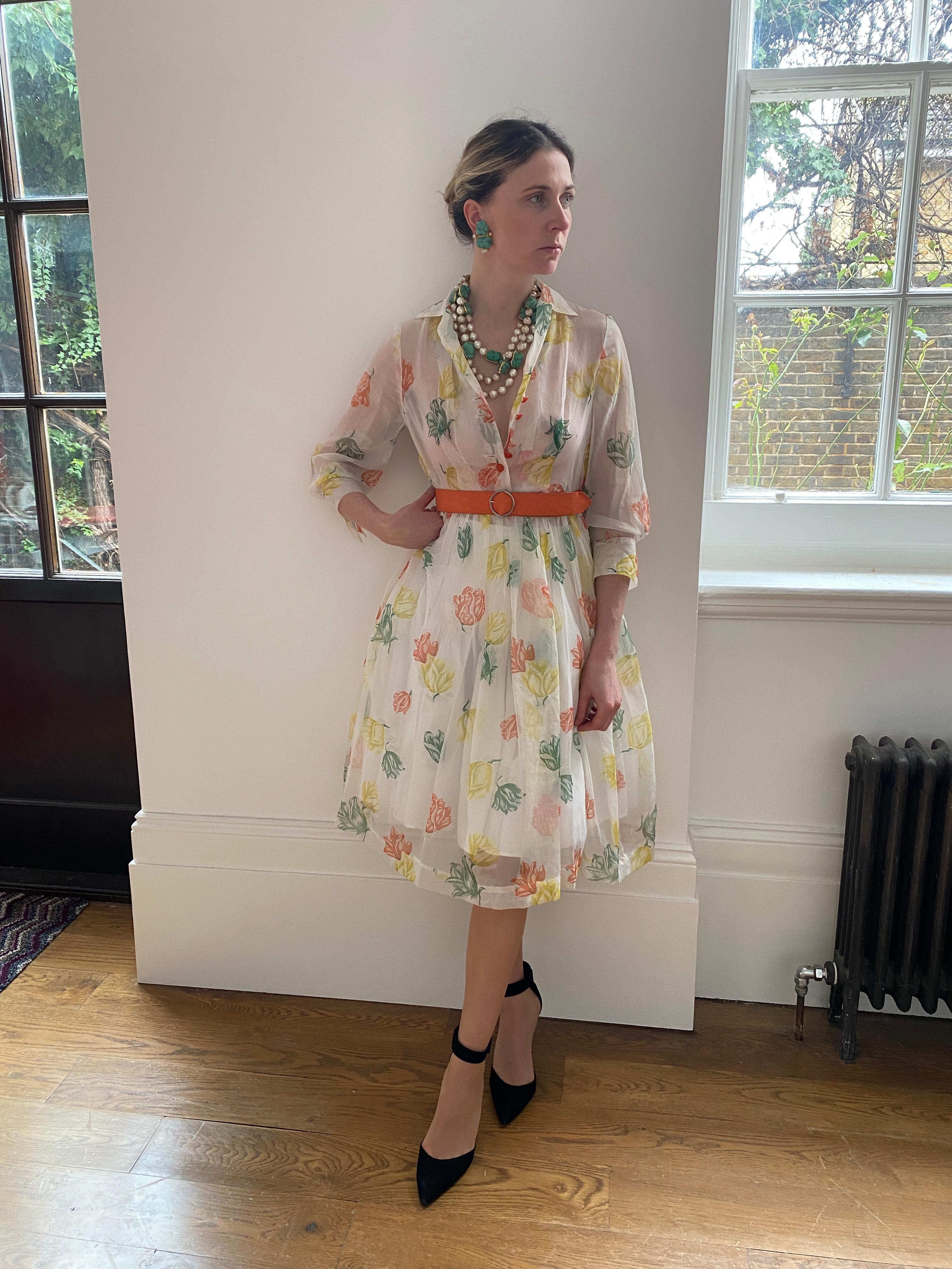 1950s Organza Floral Tulip Print Shirt Dress In Excellent Condition For Sale In London, GB