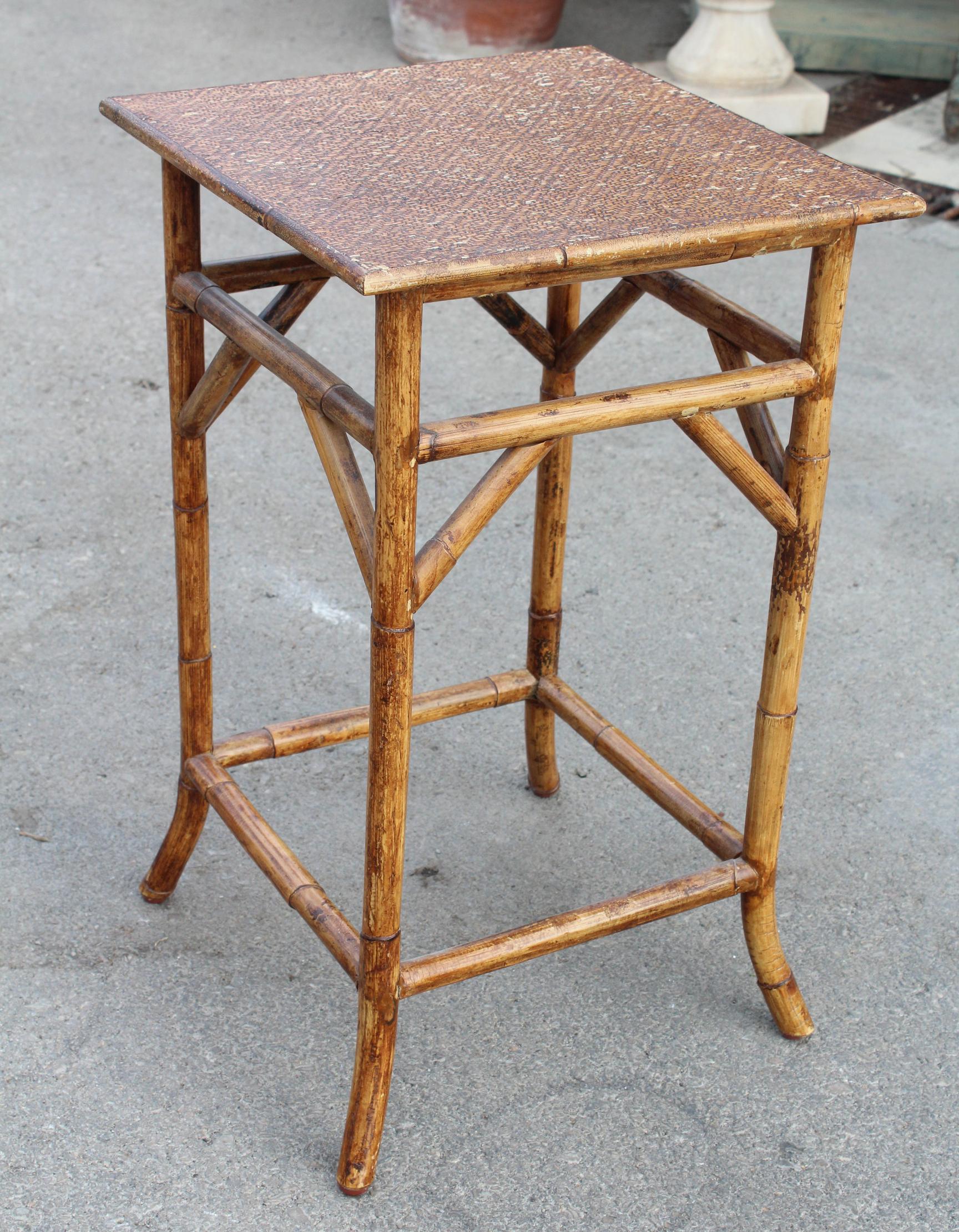 1950s Oriental Bamboo and Rattan Side Table In Good Condition In Marbella, ES
