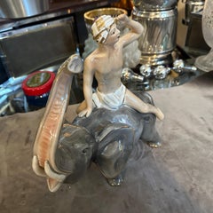 Figura de cerámica italiana orientalista de los años 50 de un niño sobre un elefante por Sica