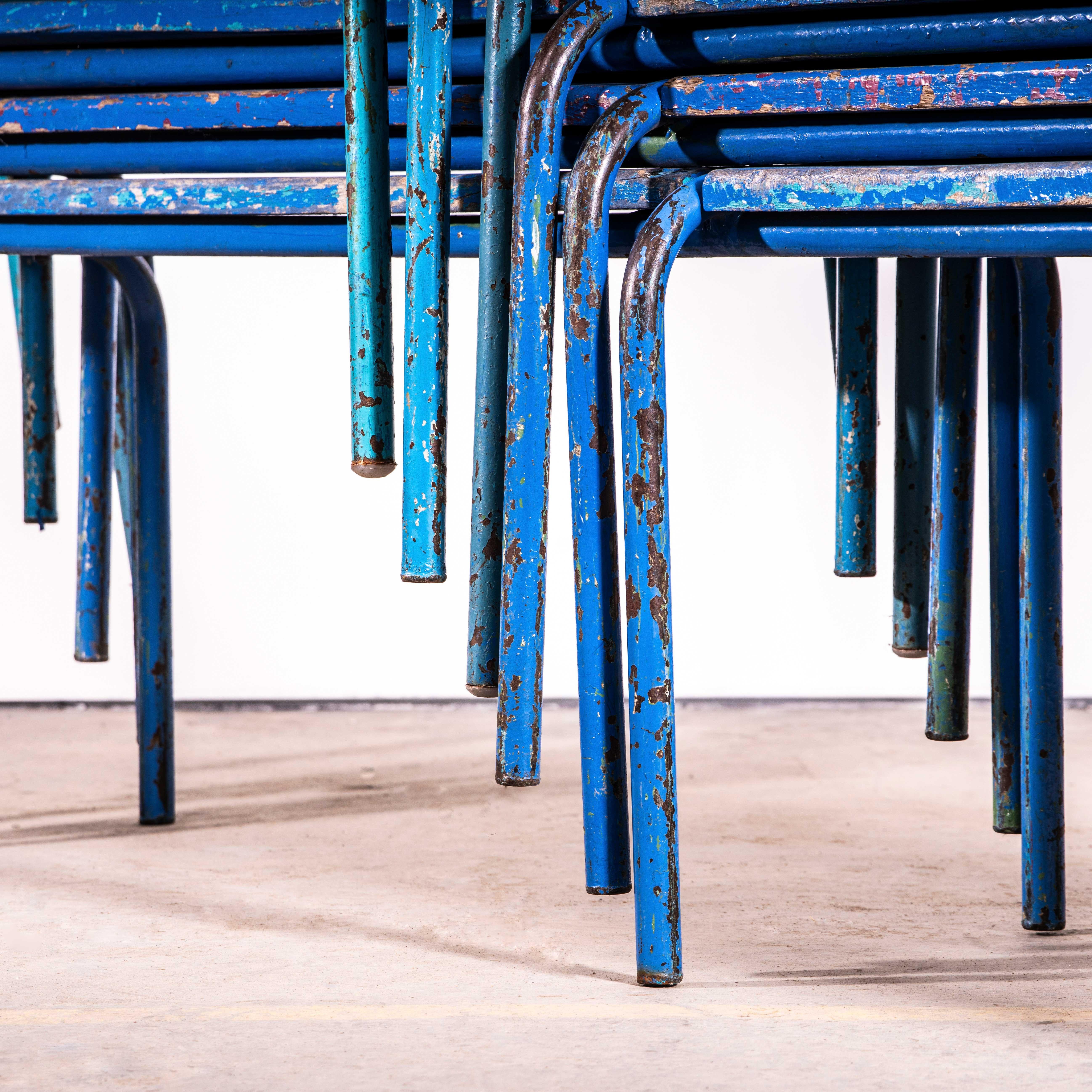 1950's Original Blue Mullca Long Bench - Gute Menge verfügbar. 

Robert Muller und Gaston Cavaillon, einer unserer beliebtesten Hersteller, gründeten 1947 die Firma Mullca, die den wohl berühmtesten französischen Schulstuhl 510 entwickelte.