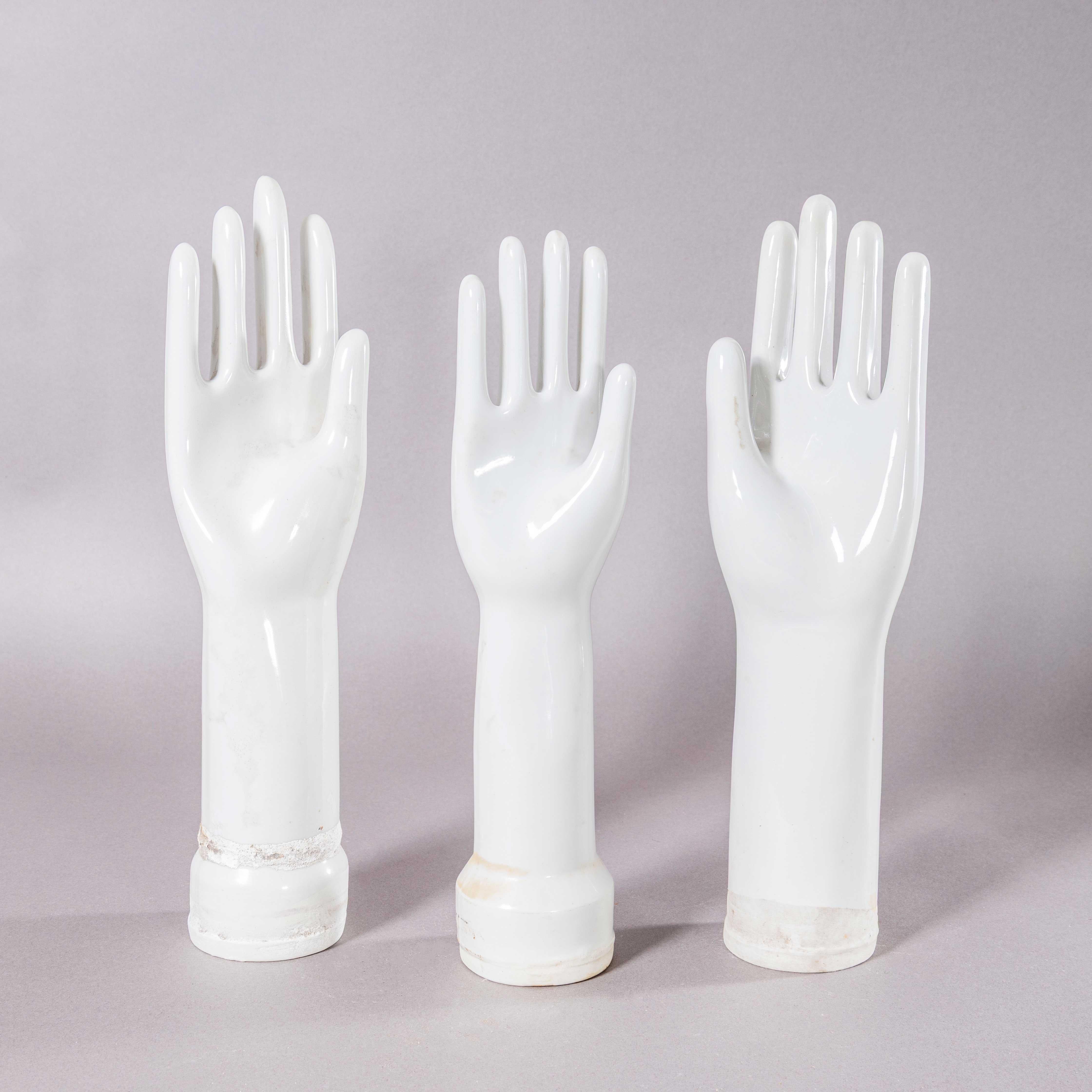 Stampi per guanti in ceramica originali degli anni '50 in vendita 3
