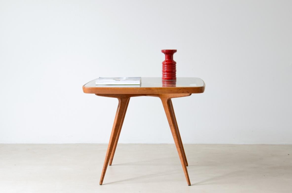 
COD-2577
Table with visible cross under the glass top and legs and elegant thin legs.

Italian manufacture from the 1950s