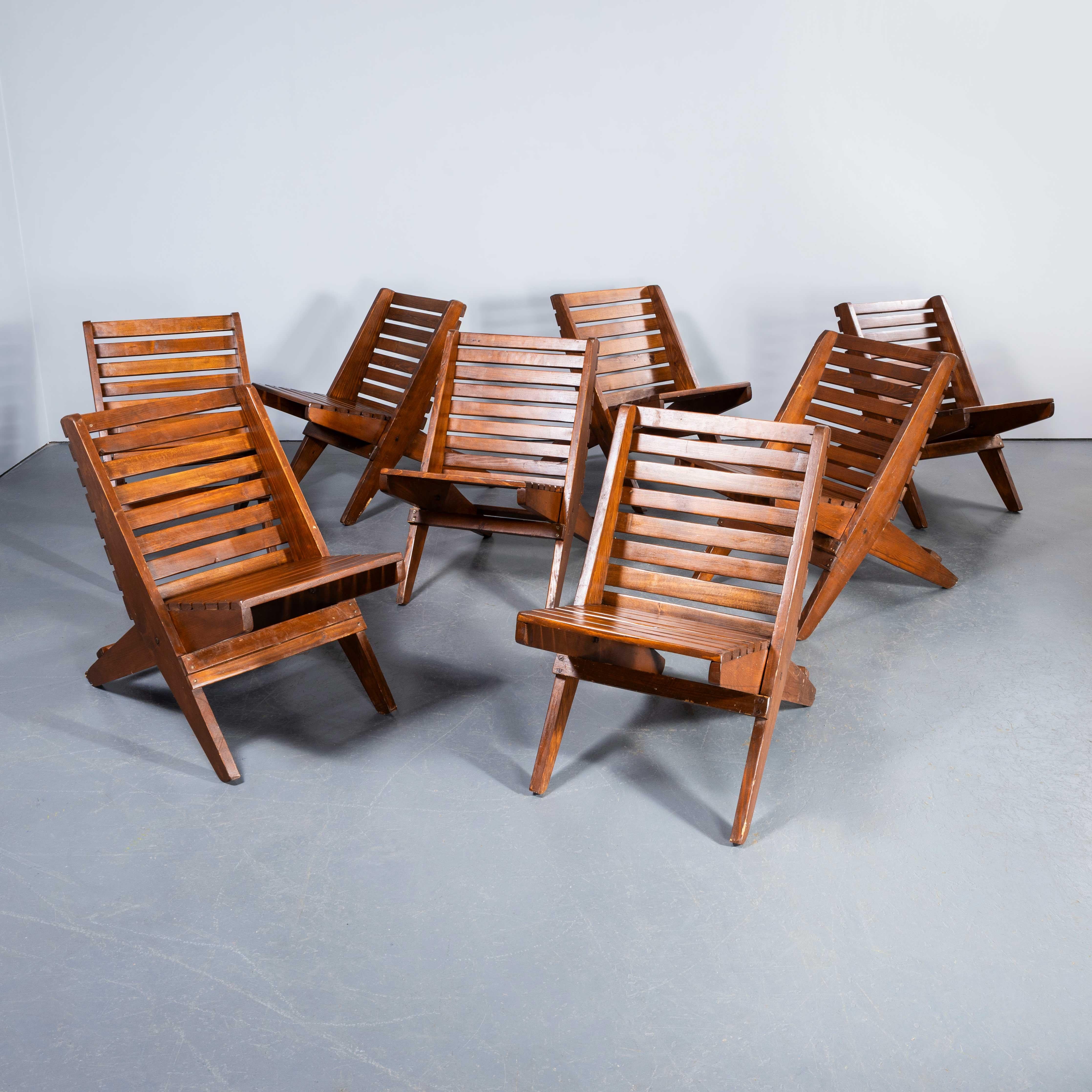 1950's Original Folding Lounge Side Chairs. 
Praktische Beistellstühle aus Sapele-Holz. Sie sind robust und stabil und werden in zwei losen Teilen geliefert, die einfach zusammengesteckt werden. Das Angebot gilt für einen einzelnen Stuhl. Sie lassen