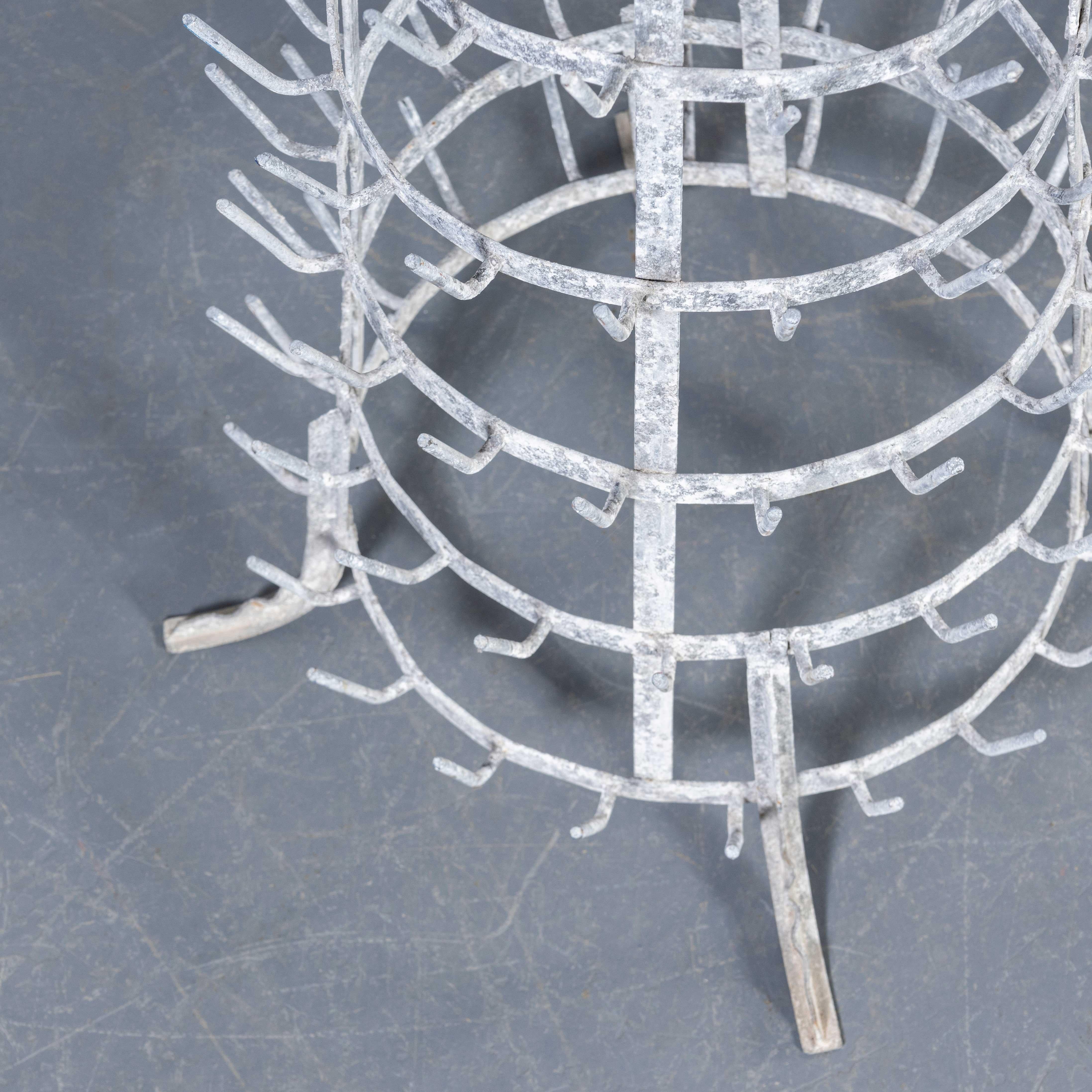 Metà XX secolo Scaffale per l'asciugatura delle bottiglie originale francese del 1950 (Model 3317) in vendita
