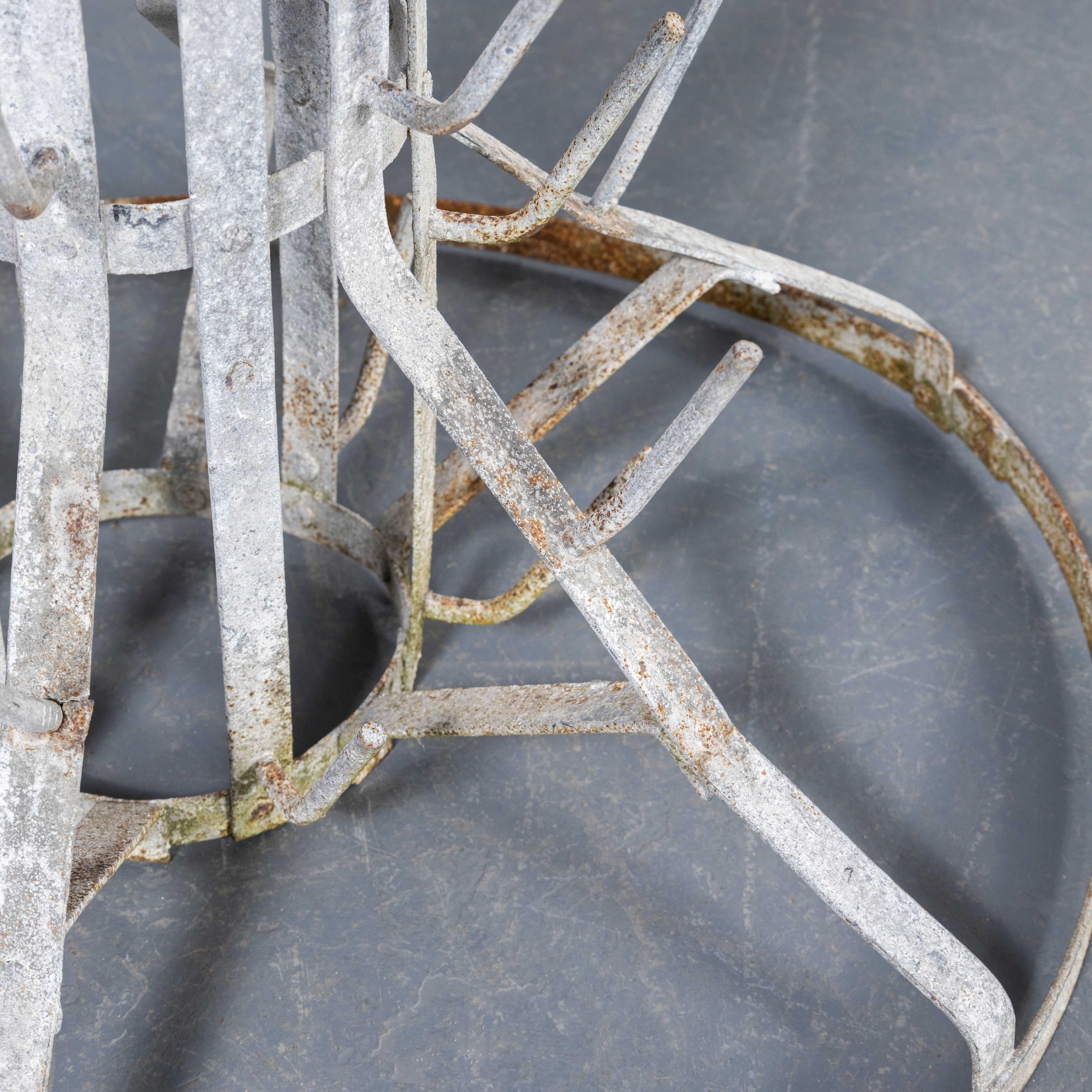 Metà XX secolo Scaffale per l'asciugatura delle bottiglie originale francese degli anni '50 (Model 3406) in vendita