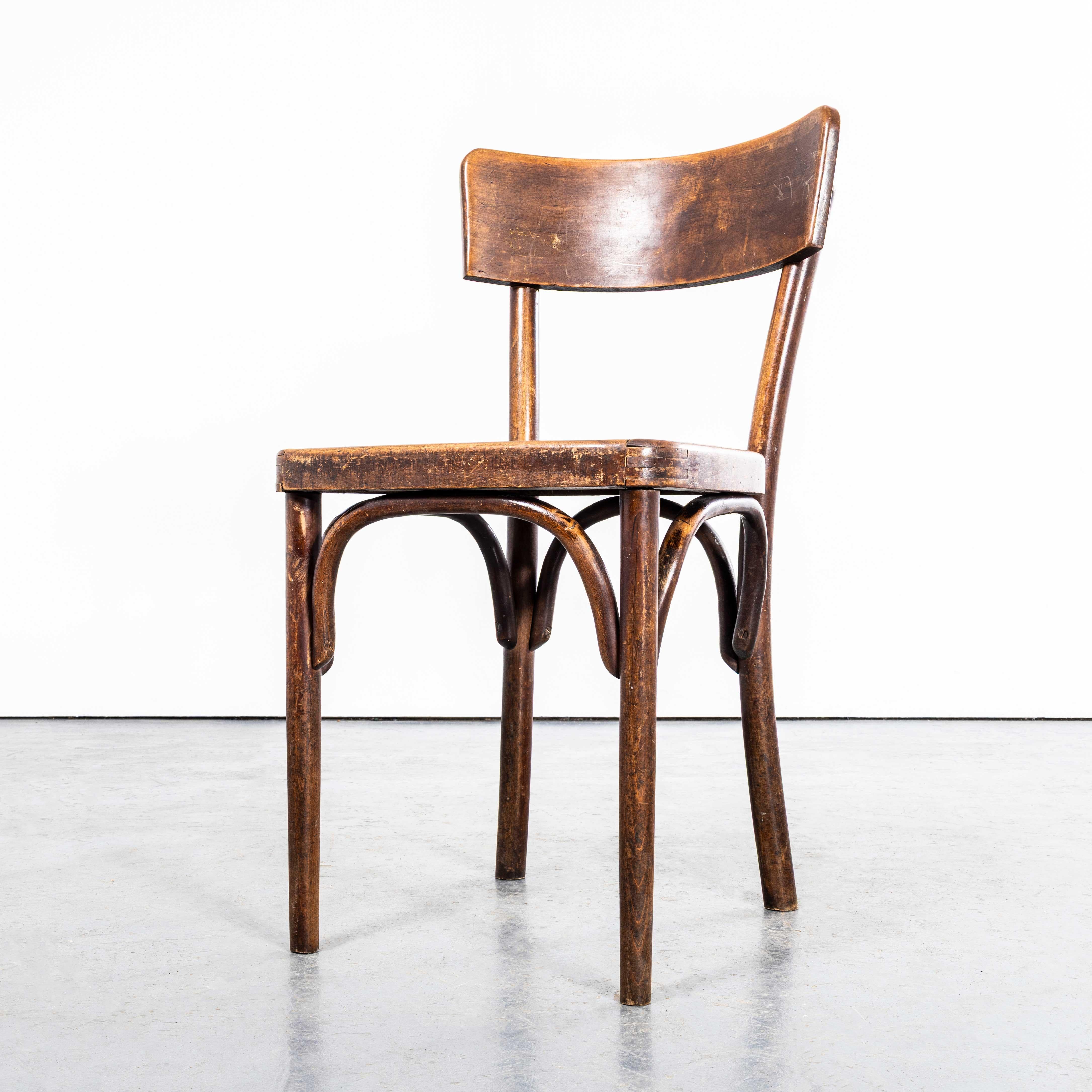 Juego de seis sillas de comedor originales francesas de madera curvada de roble de los años 50 Francés en venta
