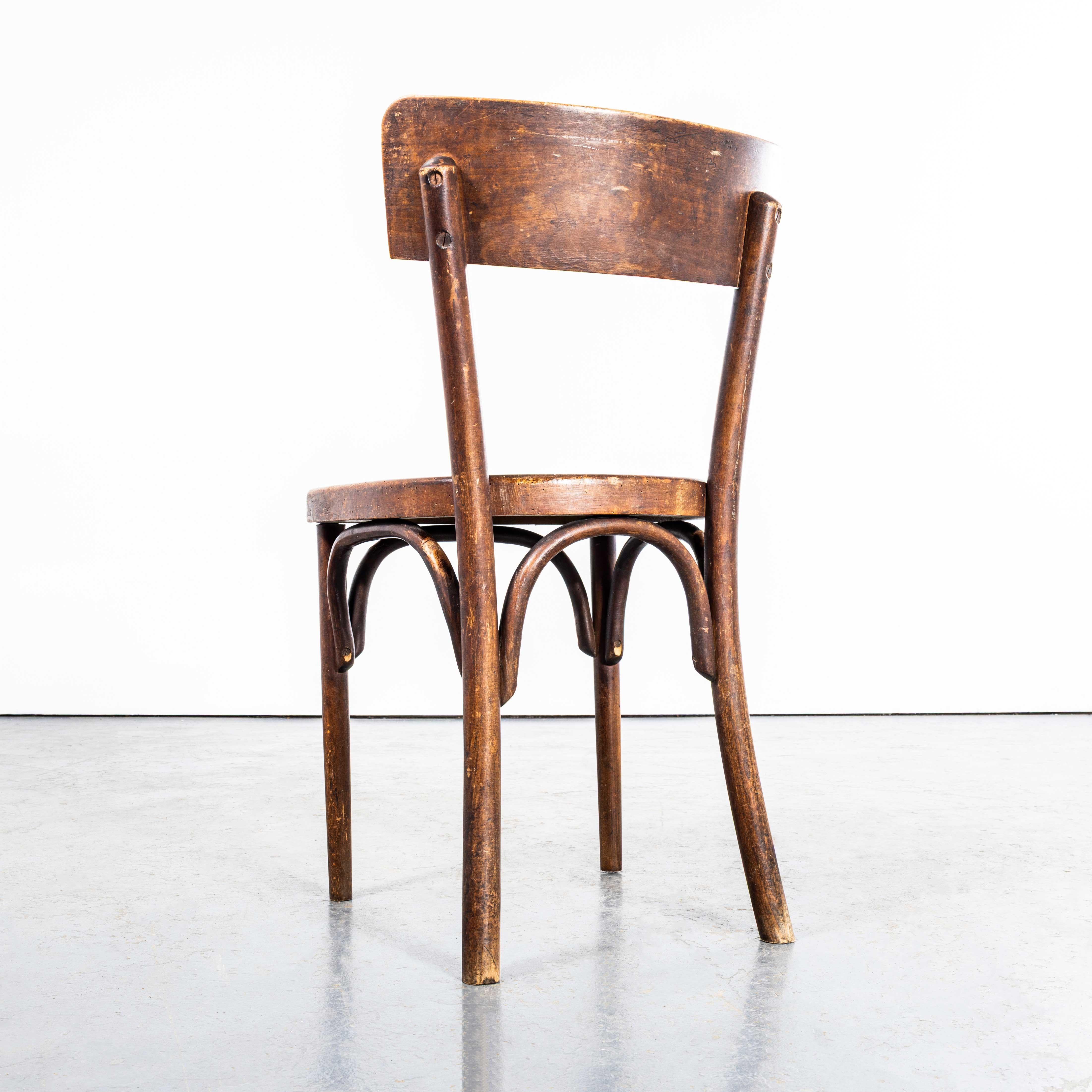 Juego de seis sillas de comedor originales francesas de madera curvada de roble de los años 50 Haya en venta
