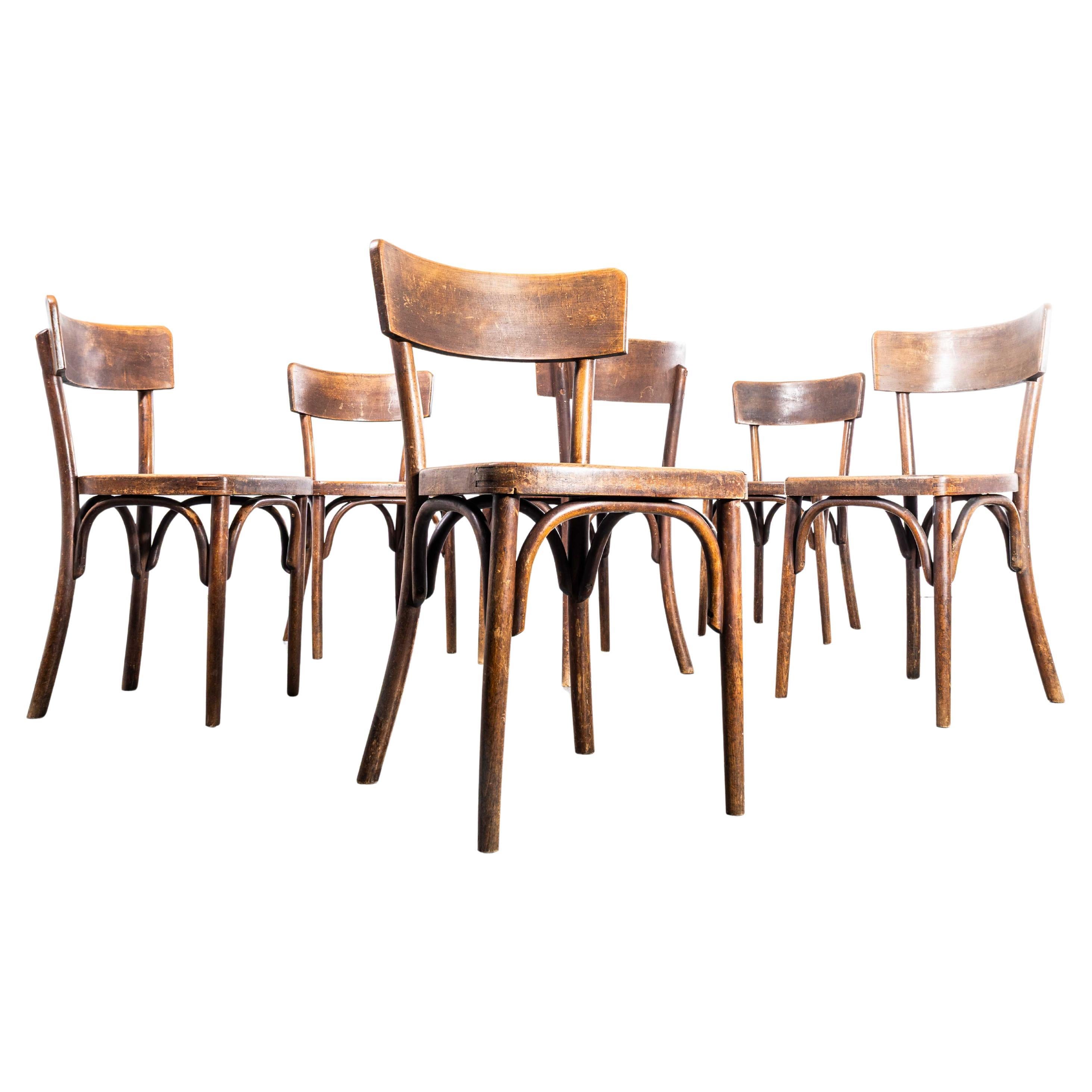 Juego de seis sillas de comedor originales francesas de madera curvada de roble de los años 50 en venta