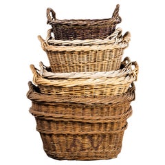Paniers de saule ronds faits à la main en France dans les années 1950