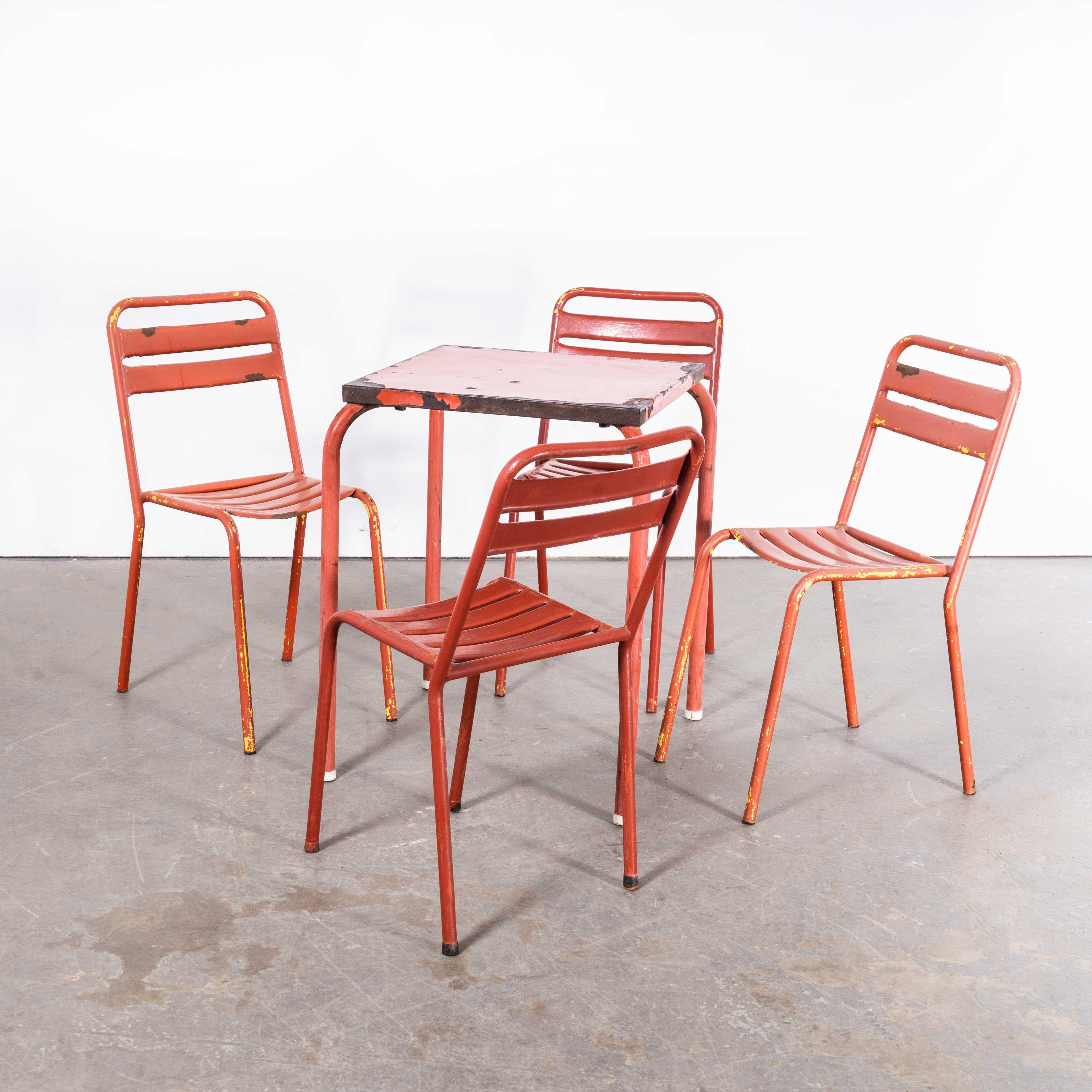 1950's Original Französisch Outdoor Tisch und Stuhl Set - Vier Stühle (2616)
1950's Original Französisch Outdoor Tisch und Stuhl Set - Vier Stühle. Diese Auflistung ist für einen Metalltisch und vier Metall-Gartenstühle, wie gezeigt, mit unpassenden