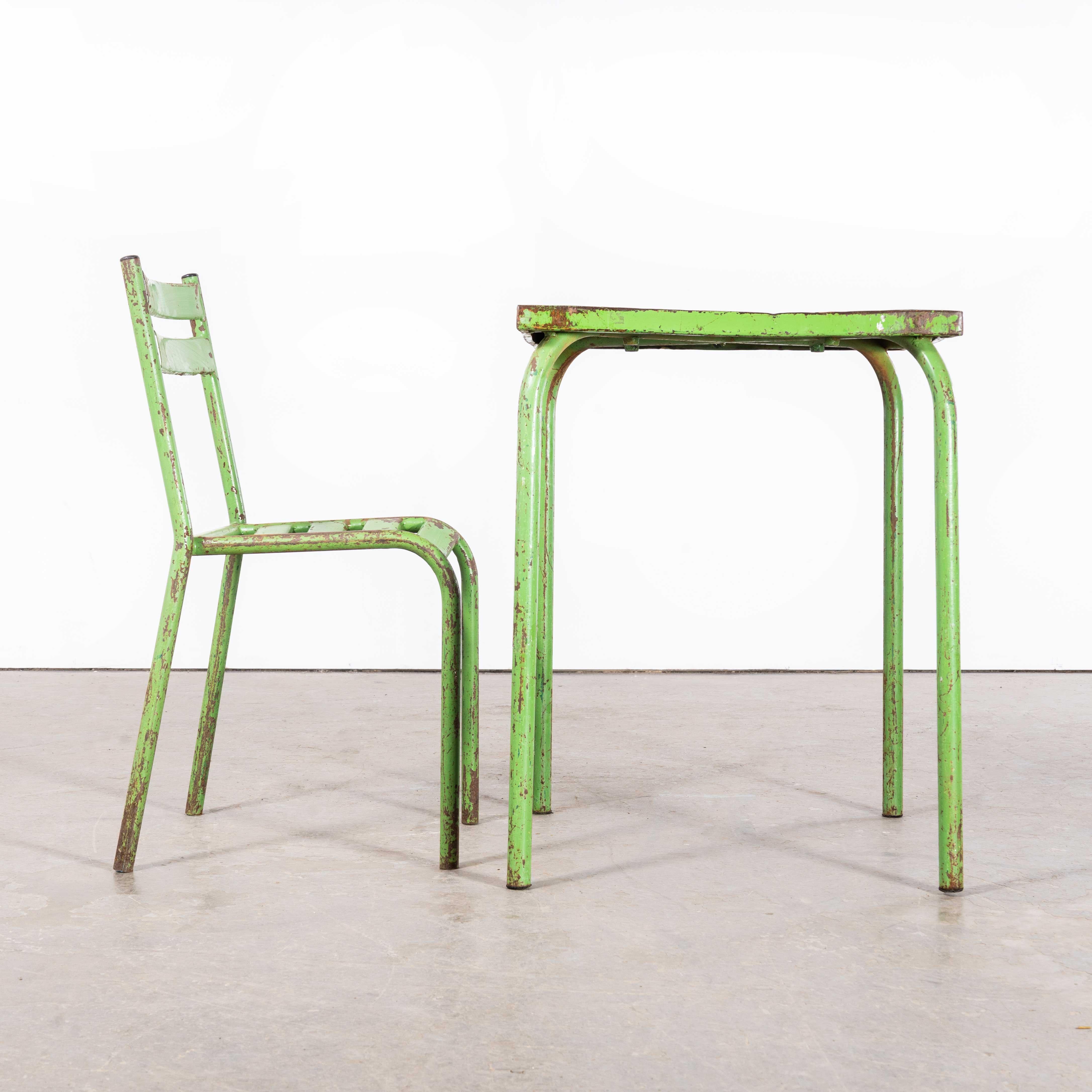 1950’s Original French Outdoor Table And Chair Set – Four Chairs
1950’s Original French Outdoor Table And Chair Set – Four Chairs. This listing is for one green metal table and four matching green metal garden chairs. The chairs are classic Toledo