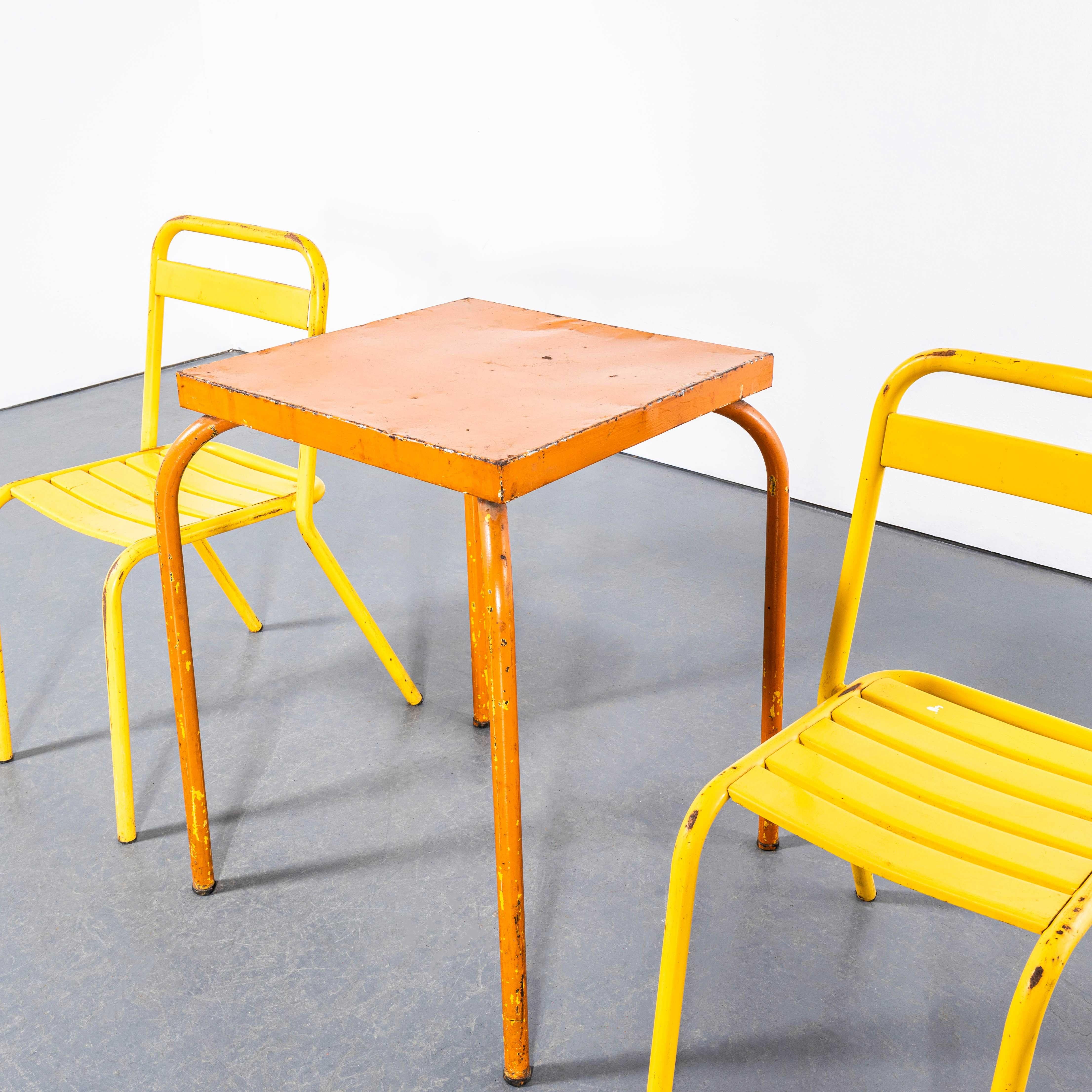 1950's Original French Outdoor Table And Chair Set - Two Chairs (3657) In Good Condition In Hook, Hampshire