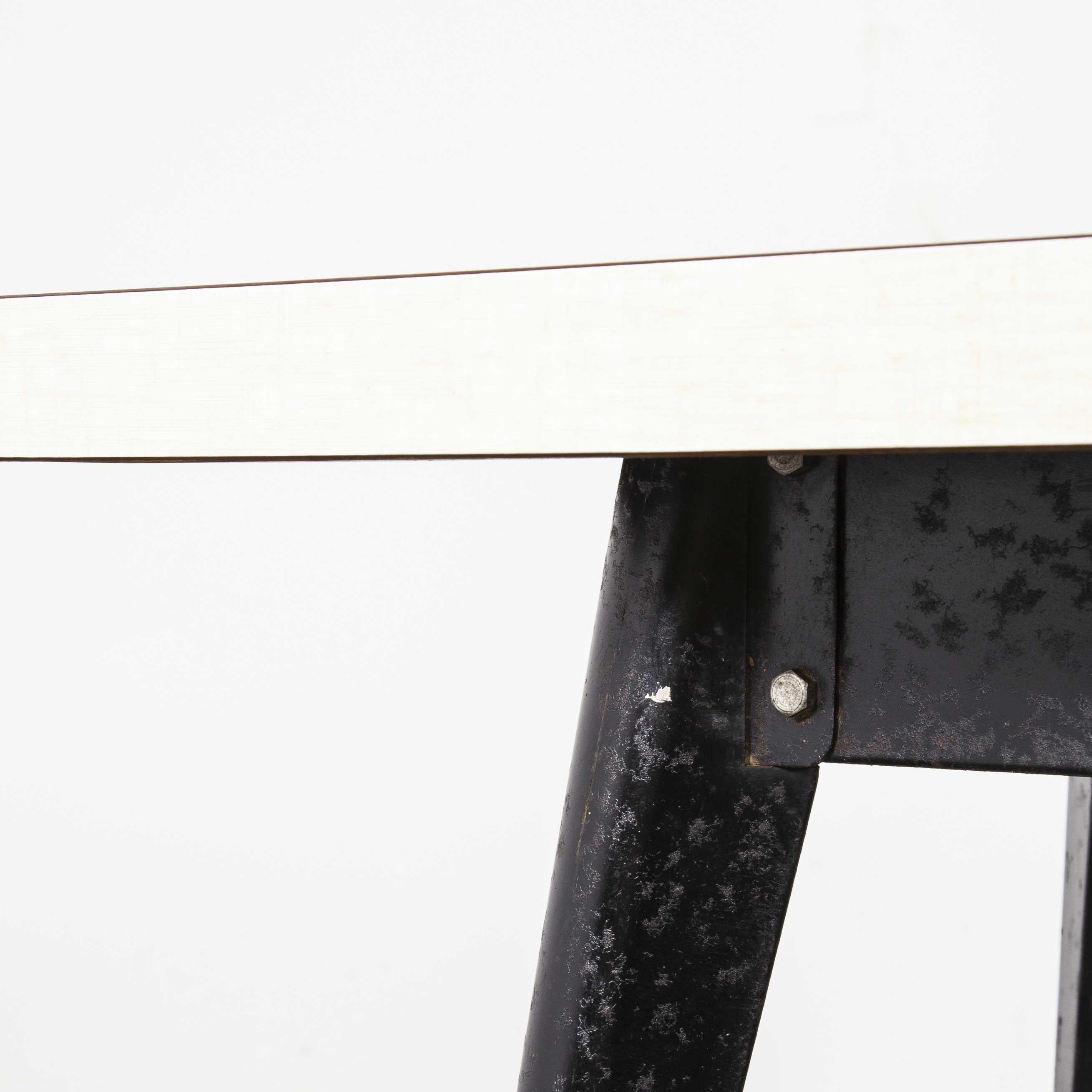 Mesa de comedor rectangular francesa original de los años 50 T55 Tolix 
