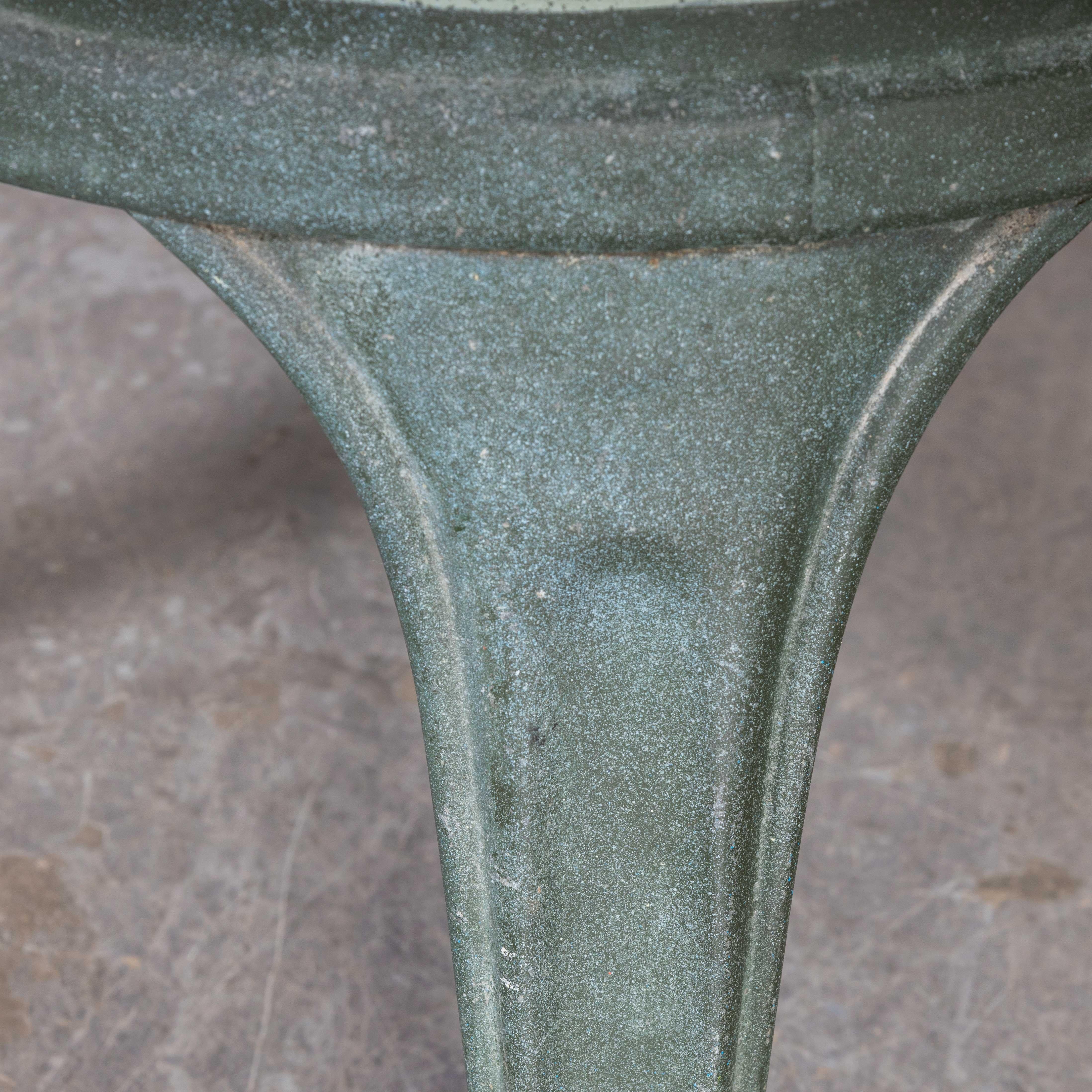 Métal Table d'appoint française d'origine Tolix Maid des années 1950