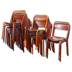 chaises d'extérieur en métal rouge Tolix T1 d'origine française des années 1950:: bonne quantité disponible