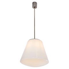 Lampada a sospensione a campana opalina grande soffiata a bocca originale del 1950