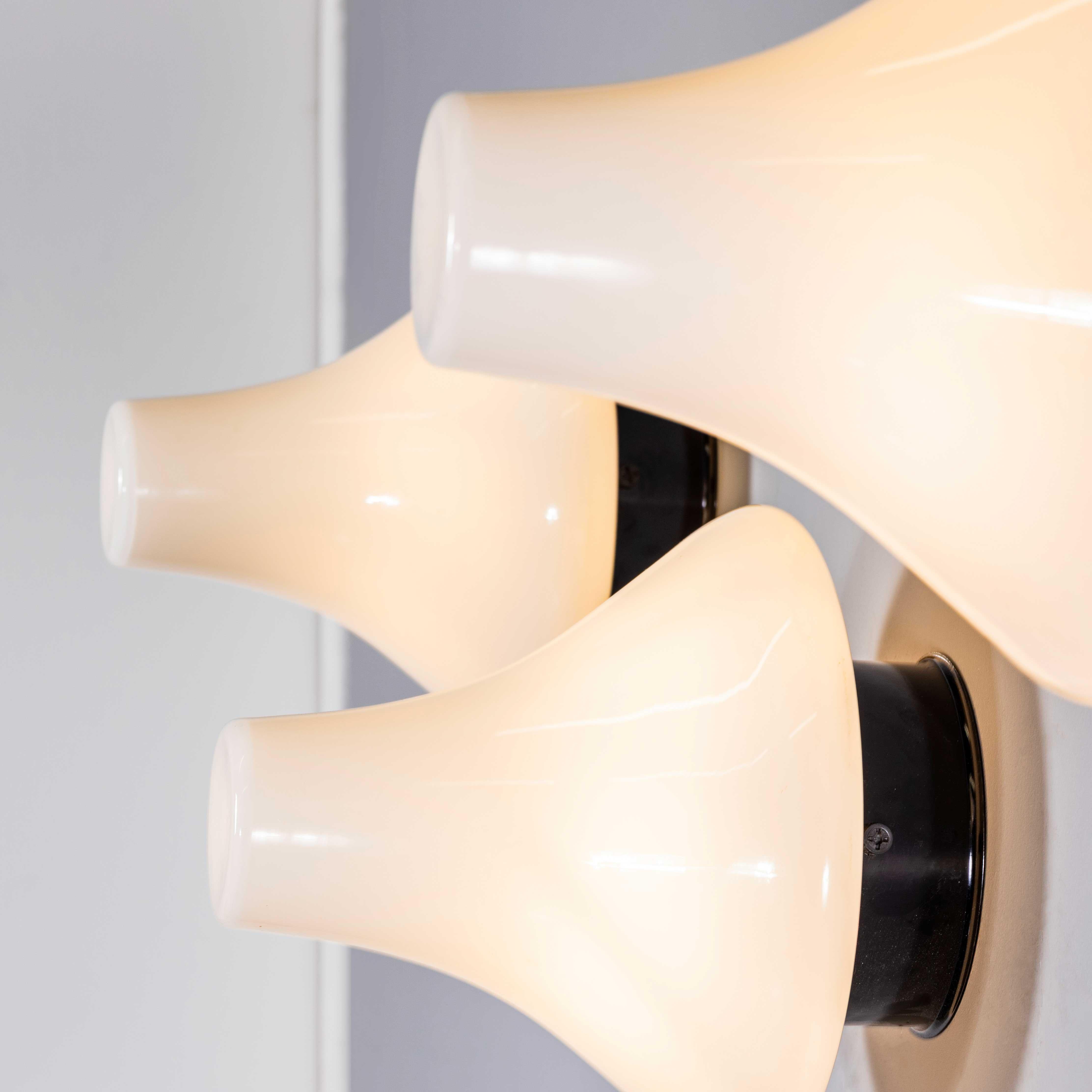 1950's Original Opaline UFO Wand- oder Deckenlampe - Schwarzer Sockel im Angebot 5