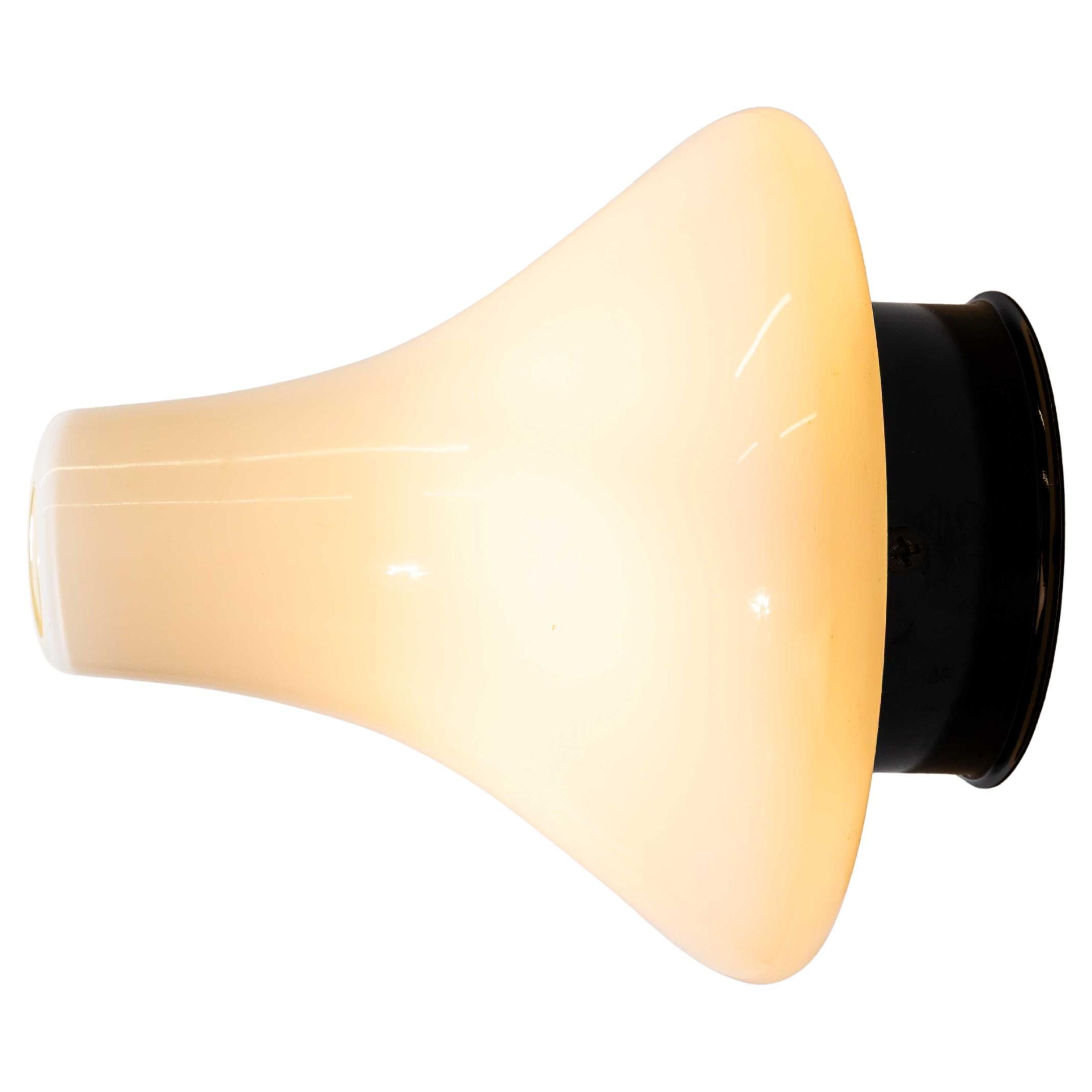 Lampada da parete o da soffitto UFO Opalina originale degli anni 
50 - Base nera