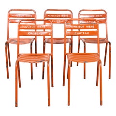 chaises de salle à manger Tolix T2 en métal rouge des années 1950:: ensemble de cinq