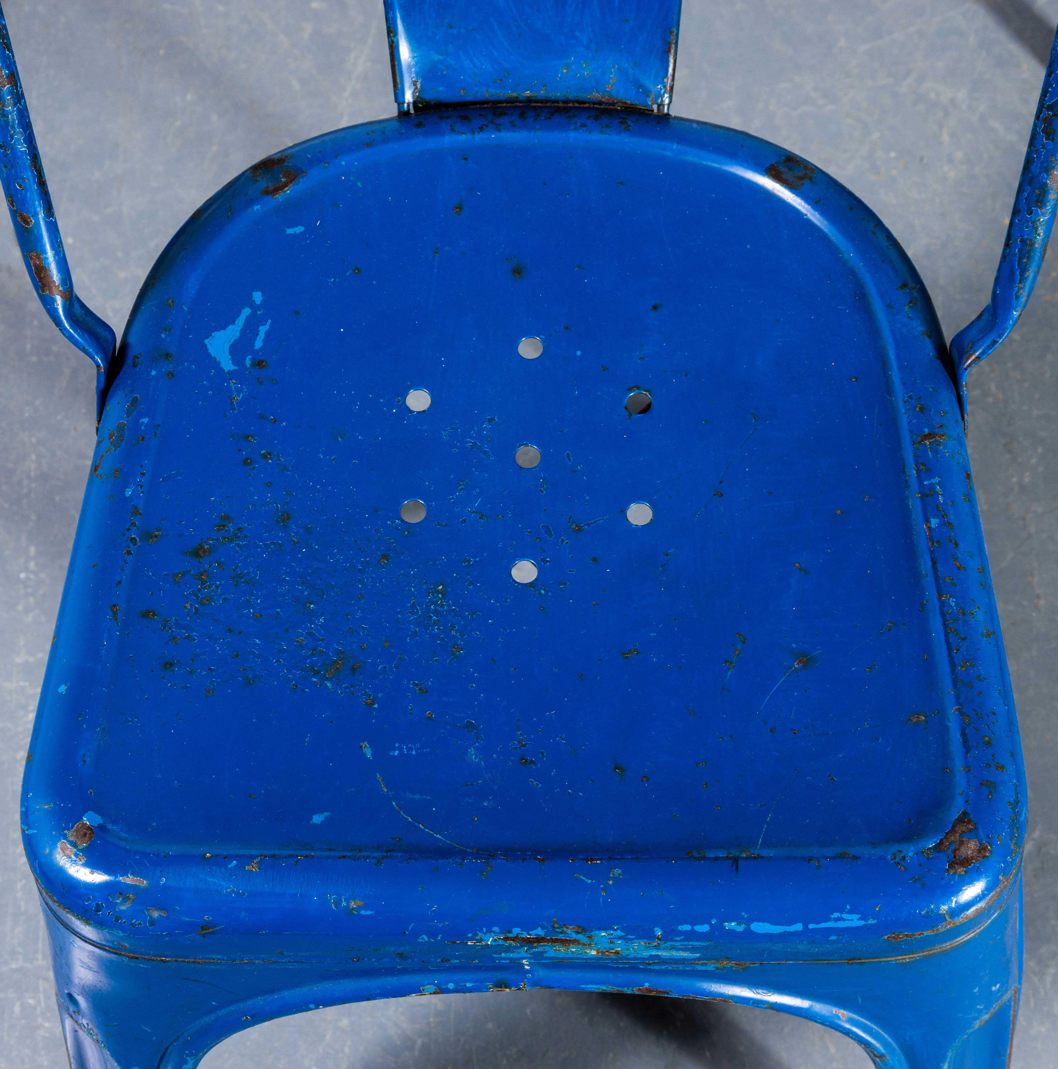 Metà XX secolo Sedie da pranzo da esterno Model A originali Tolix degli anni '50 - Disponibili in grandi quantità in vendita